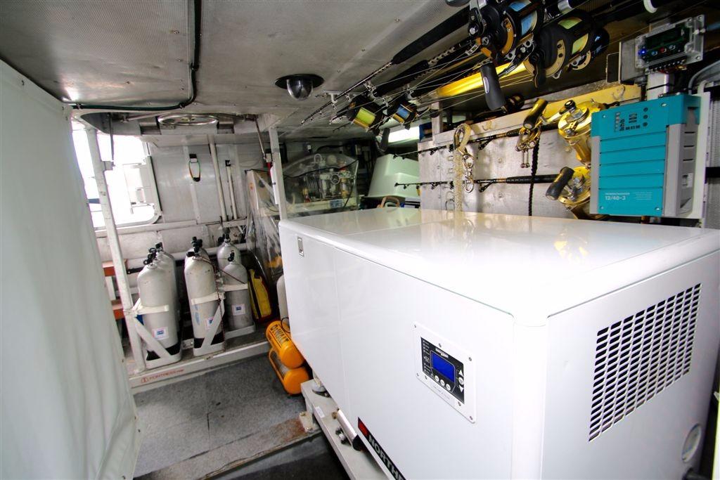 Rosa 90' ABD Aluminum LTD. Night Generator -  Dive and fishing compartment