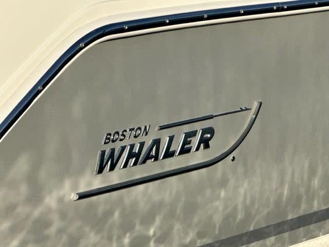 2019 Boston Whaler 345 Conquest