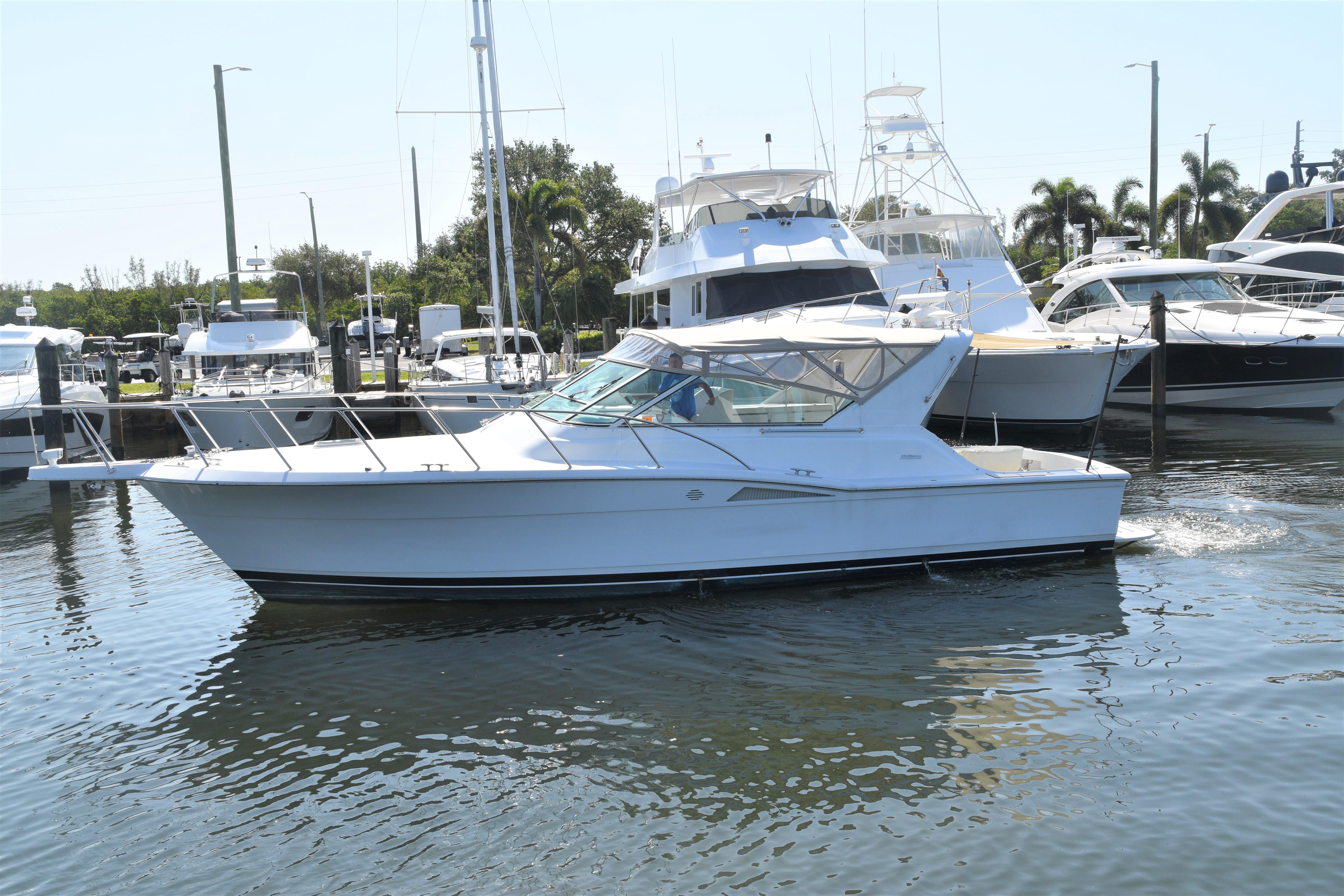 Hatteras 39 Mobile Home - Profile on water