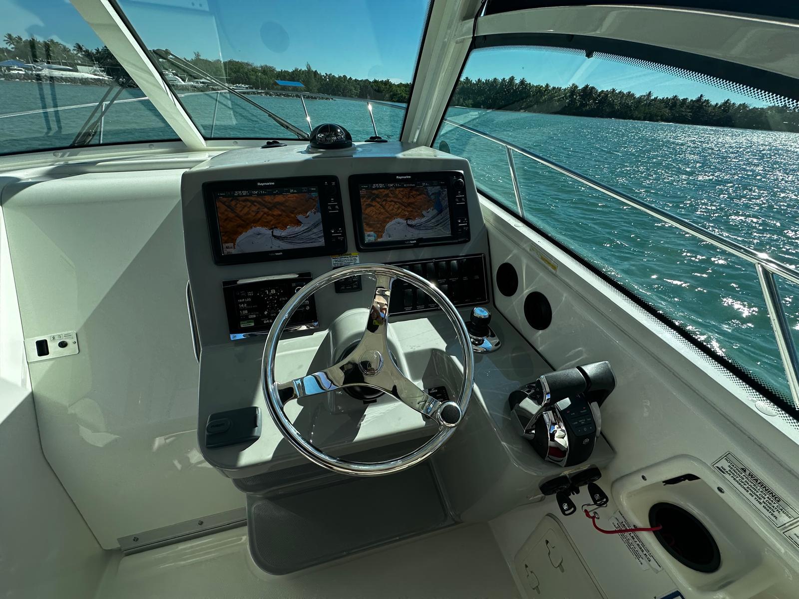 Boston Whaler-315 Conquest 2015 -PR-9659668 | Thumbnail