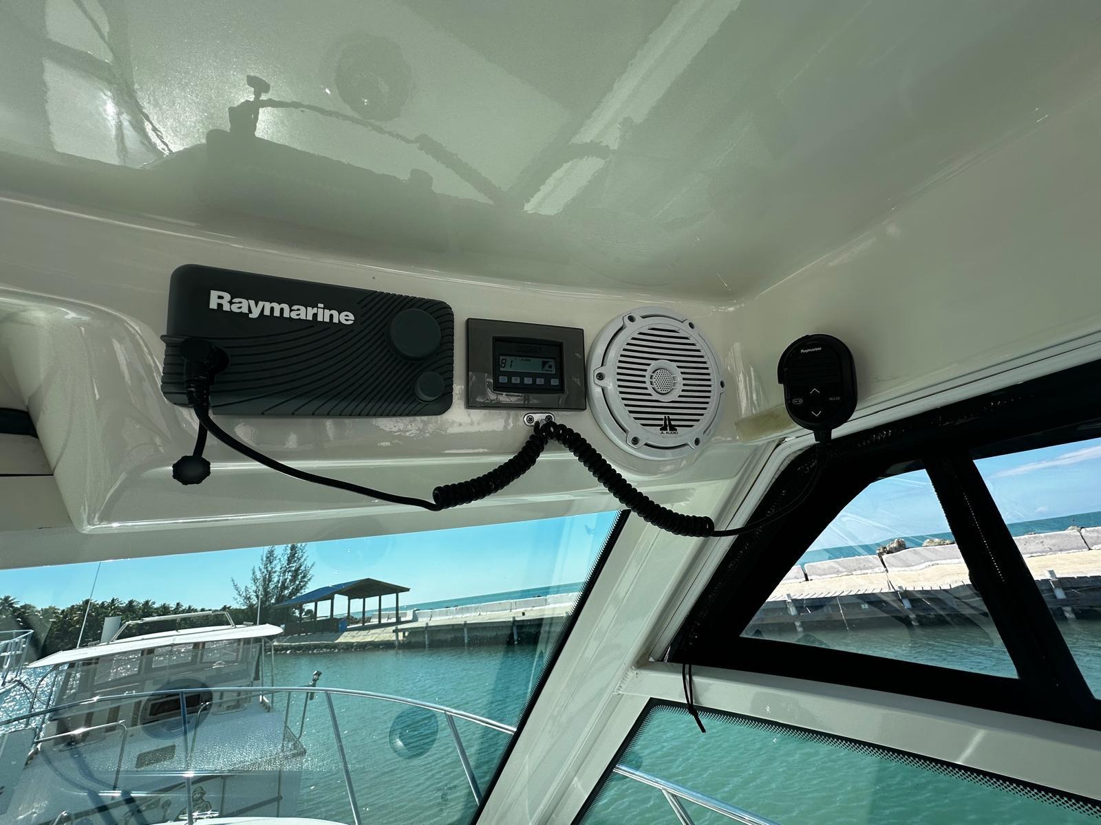 Boston Whaler-315 Conquest 2015 -PR-9659668 | Thumbnail