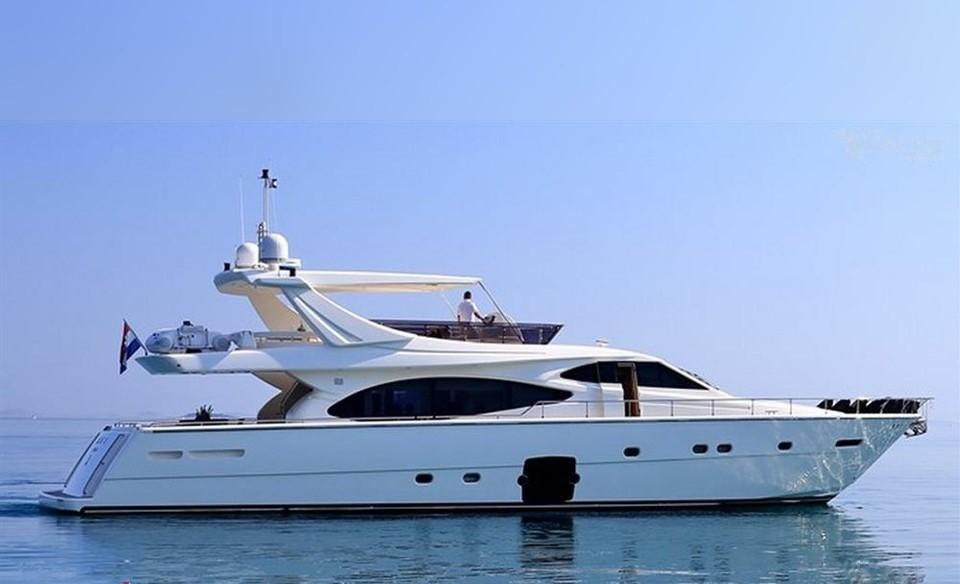 Ferretti 780