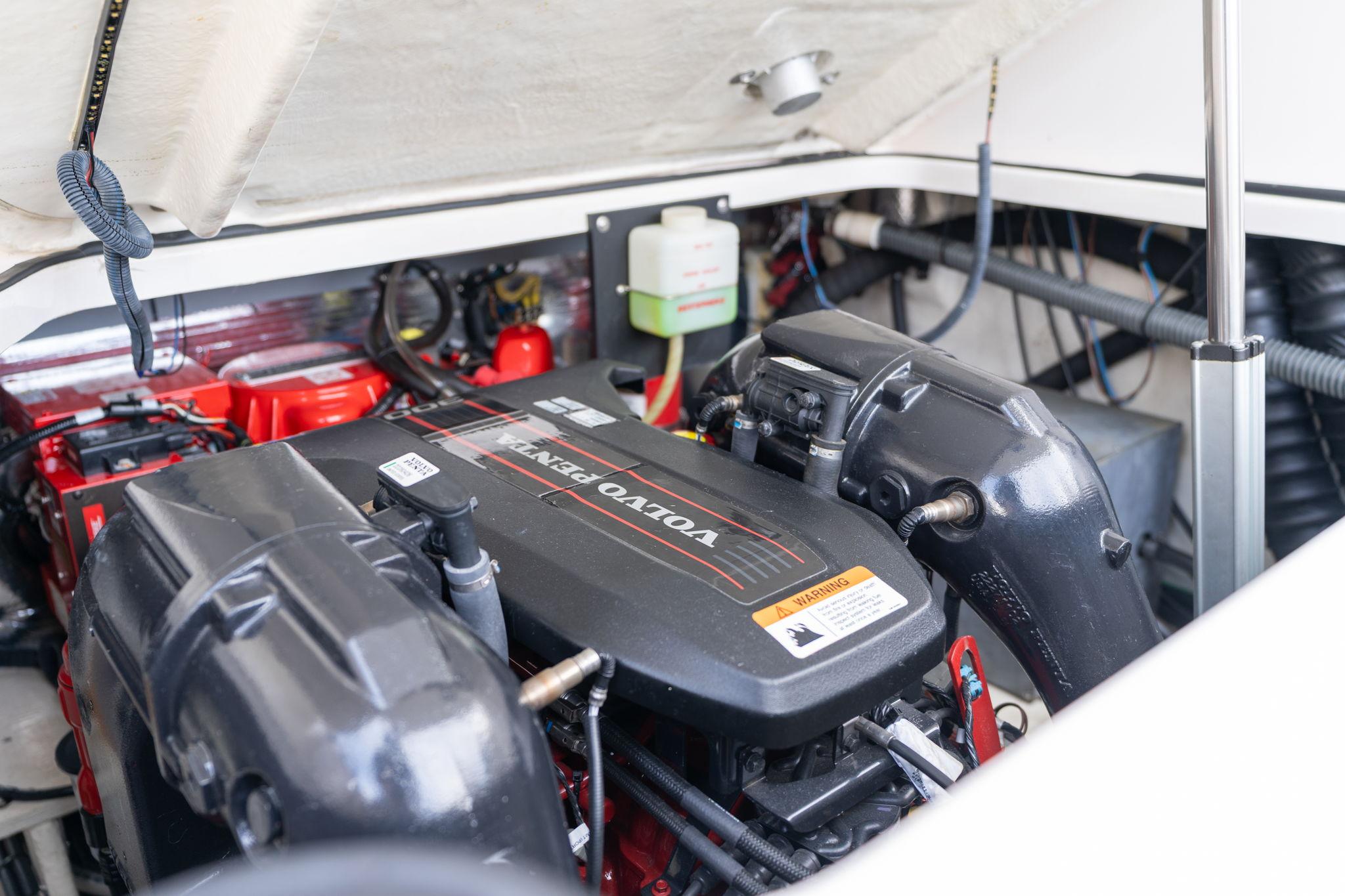 2015-regal-28-express-power-9739694-20250403194910349-1_XLARGE