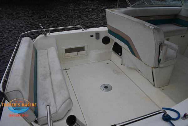 1996 Rinker boat for sale, model of the boat is Fiesta Vee 265 & Image # 44 of 62
