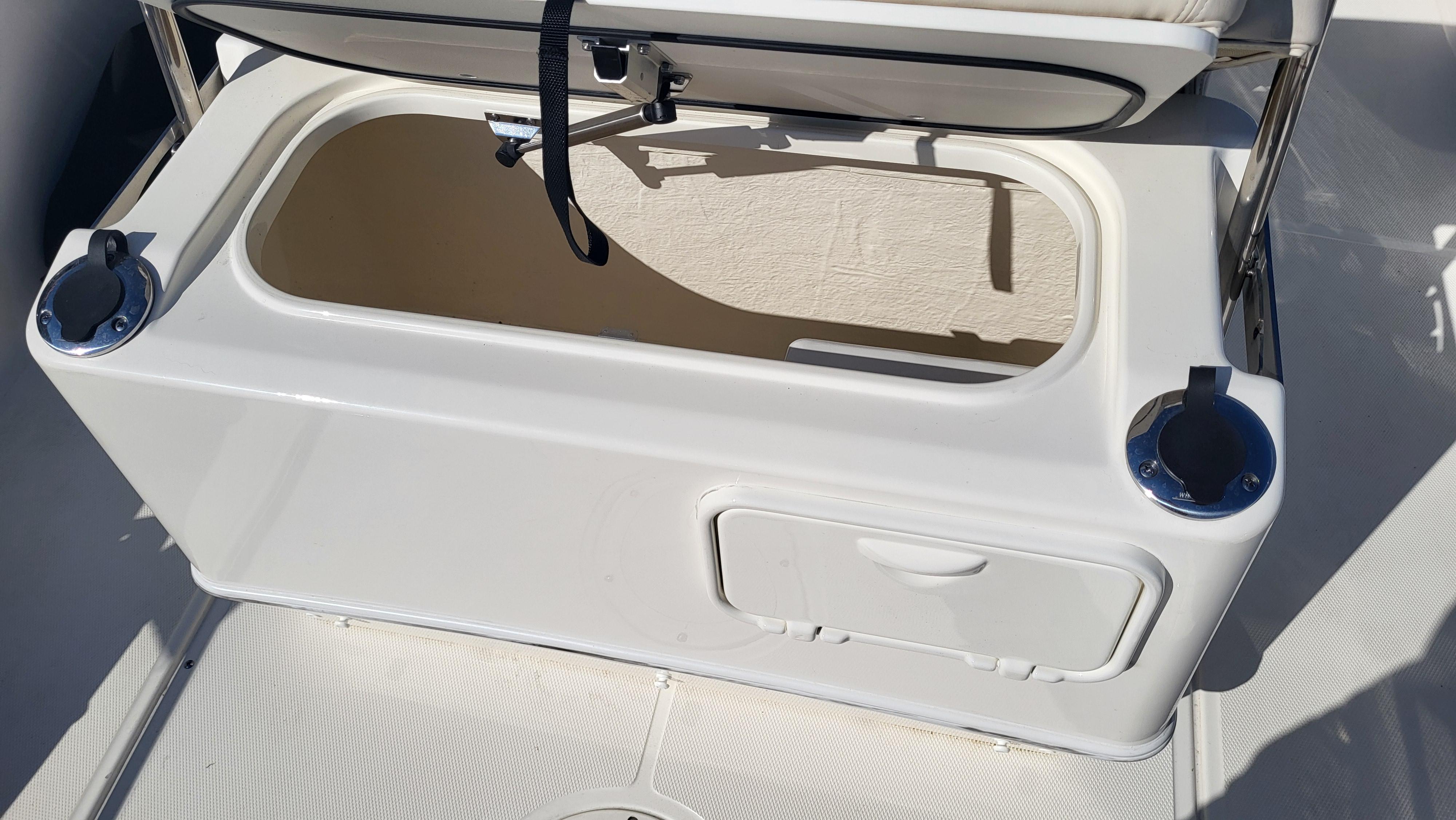 2024-boston-whaler-210-montauk-power-9709701-20250310061758613-1_XLARGE