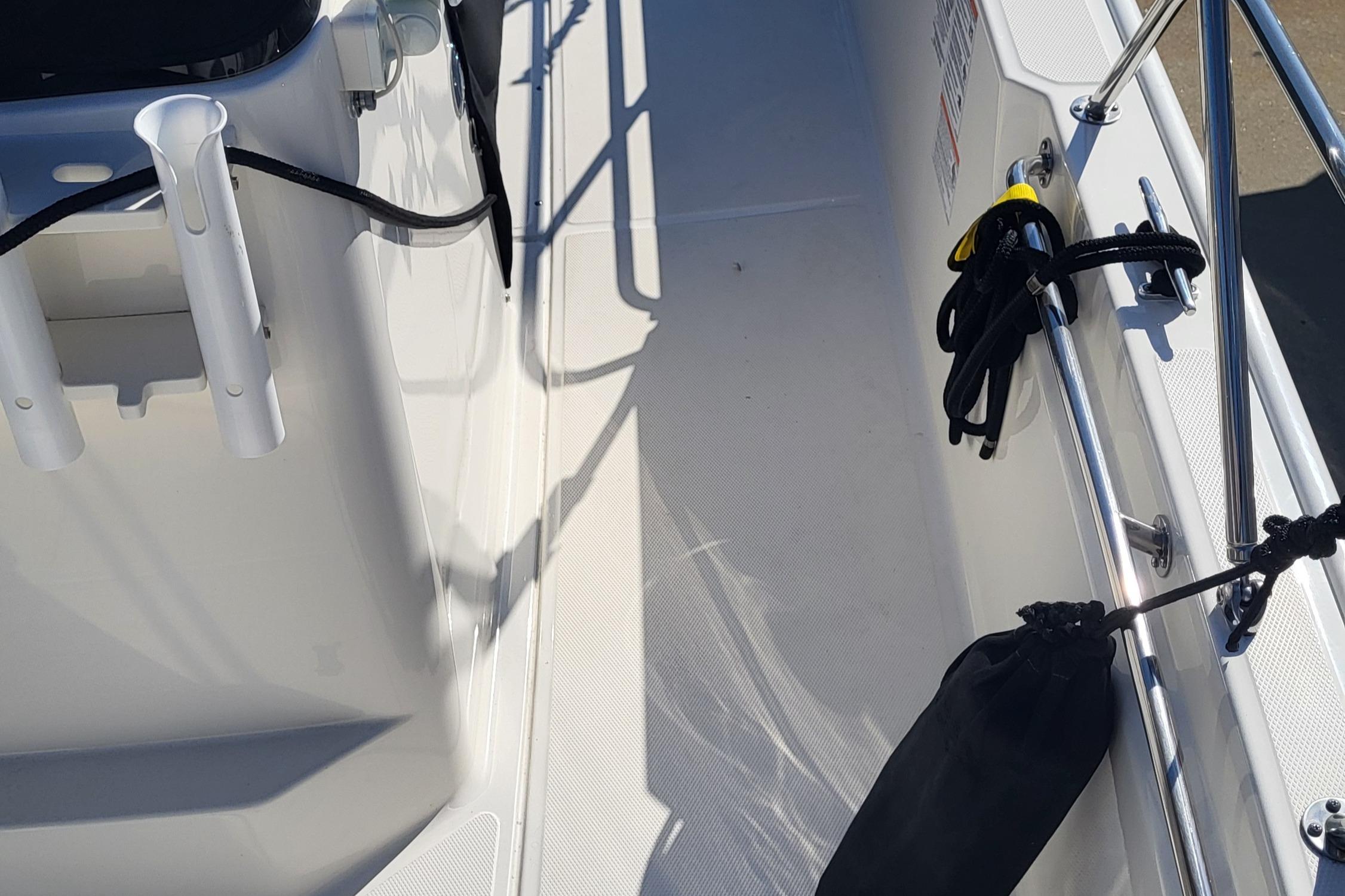 2024-boston-whaler-210-montauk-power-9709701-20250310061837636-1_XLARGE