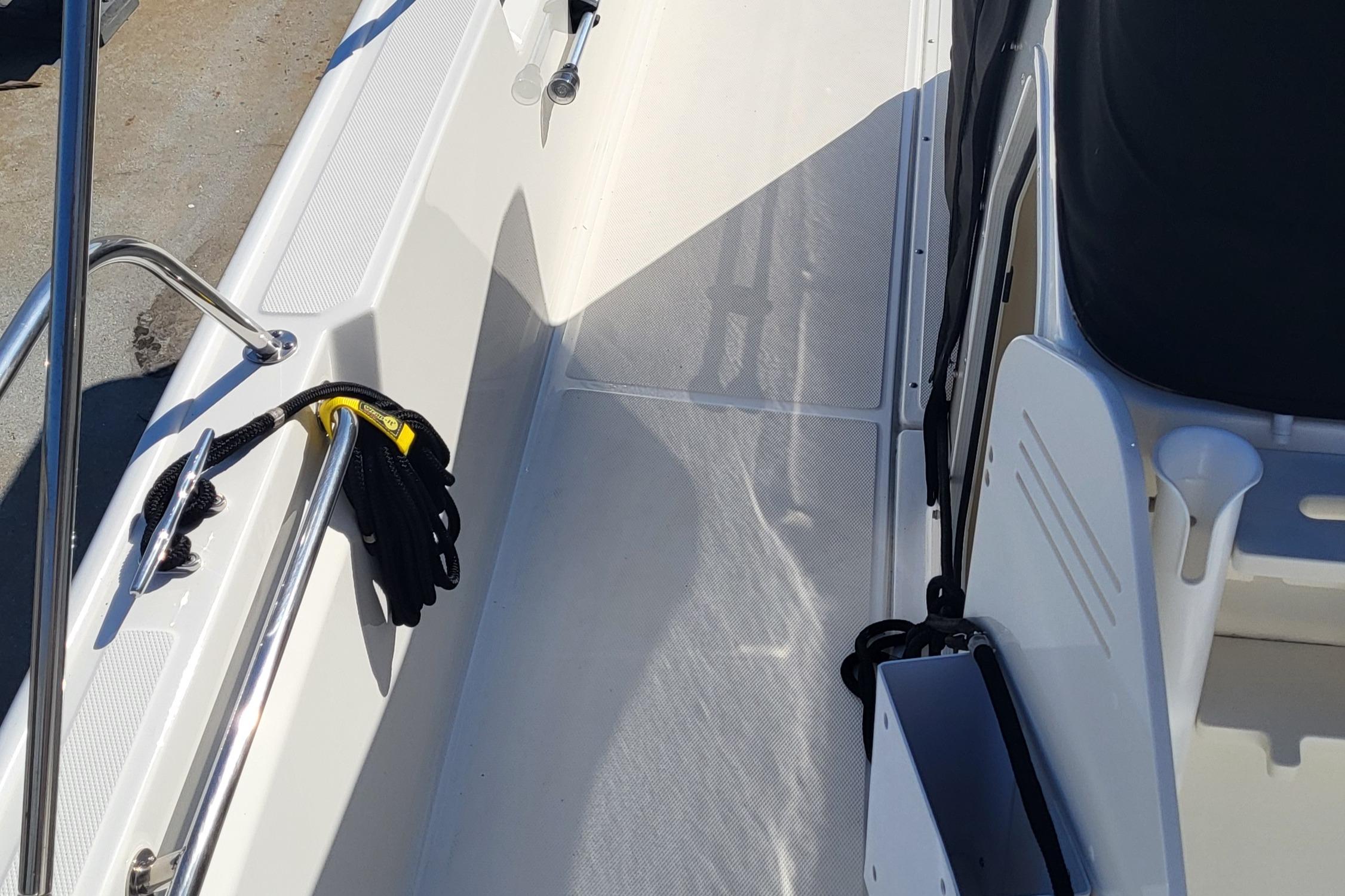 2024-boston-whaler-210-montauk-power-9709701-20250310061839495-1_XLARGE