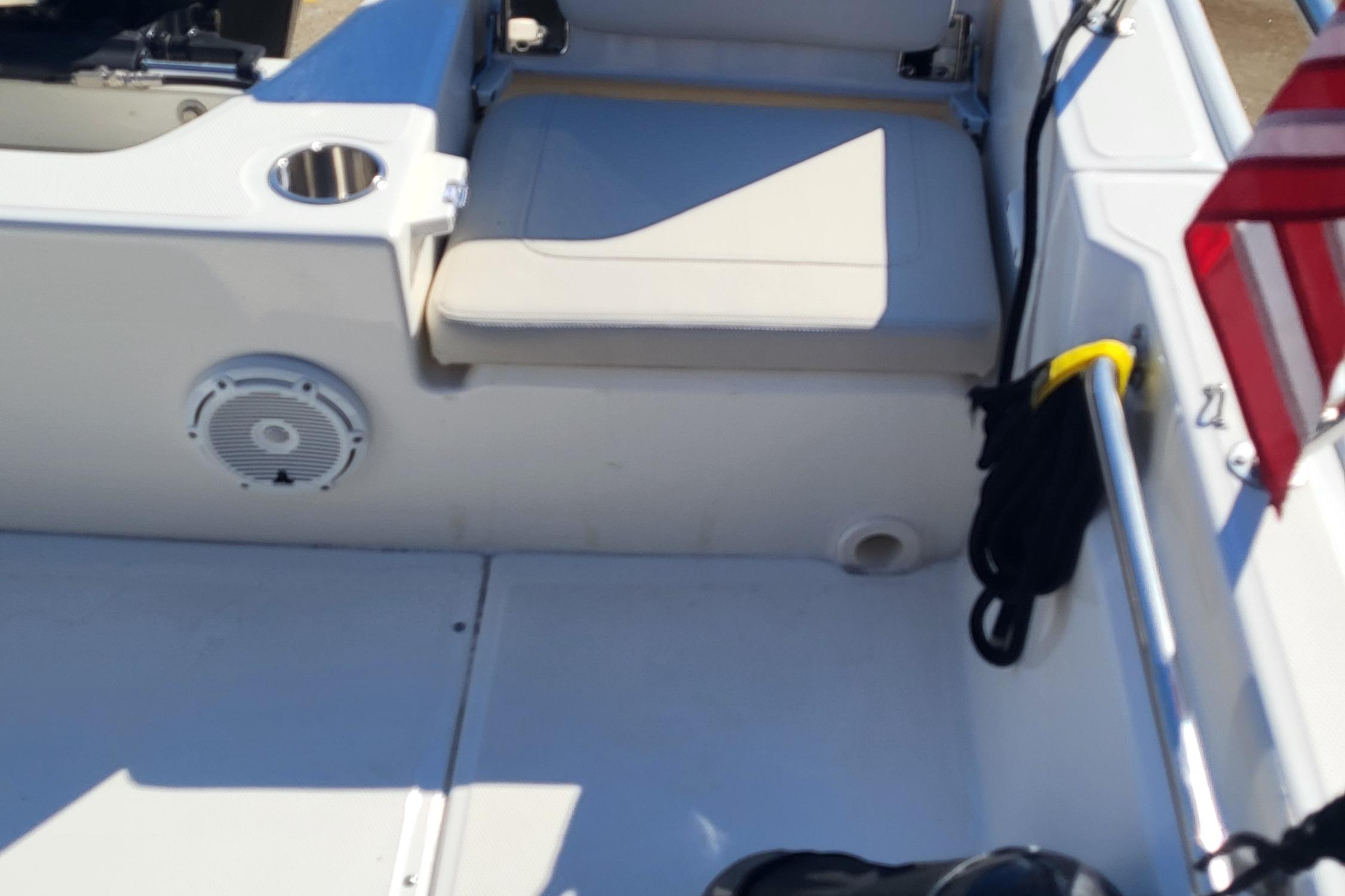 2024-boston-whaler-210-montauk-power-9709701-20250310061841381-1_XLARGE