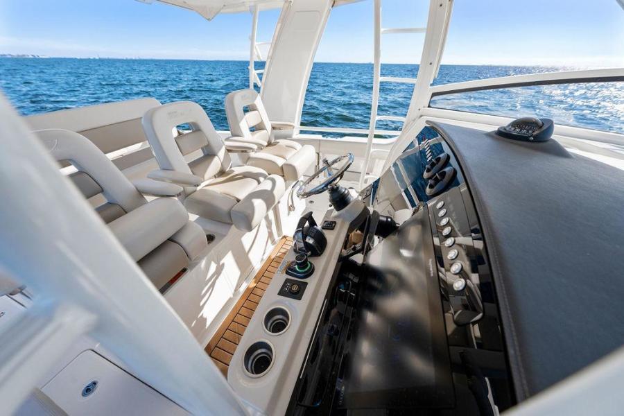 2019 Boston Whaler 420 Outrage