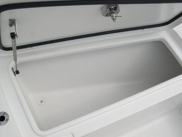 Gamefish 27 Forward Seat Photo 9