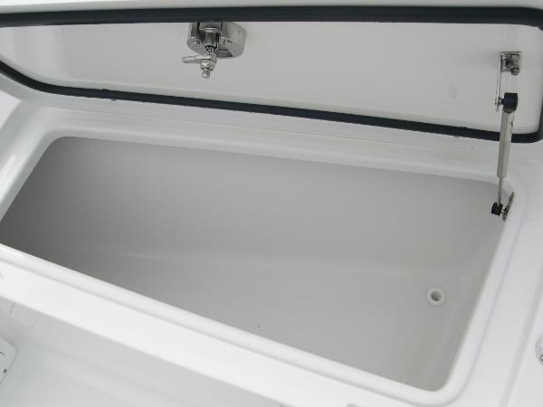 Gamefish 27 Forward Seat Photo 10