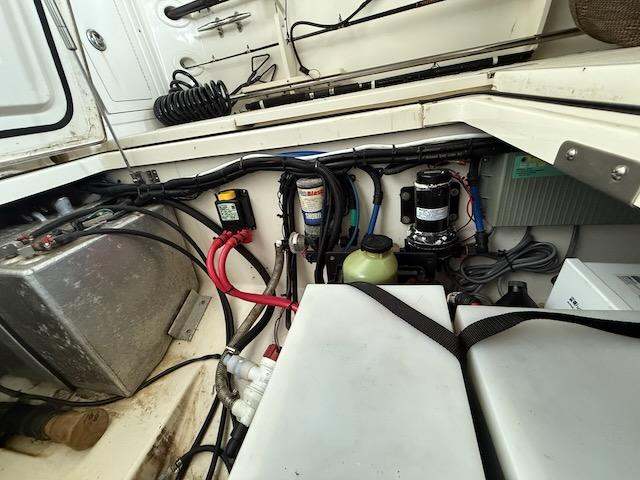 2005-boston-whaler-305-conquest-power-9839721-982614278-0-150620250022-10