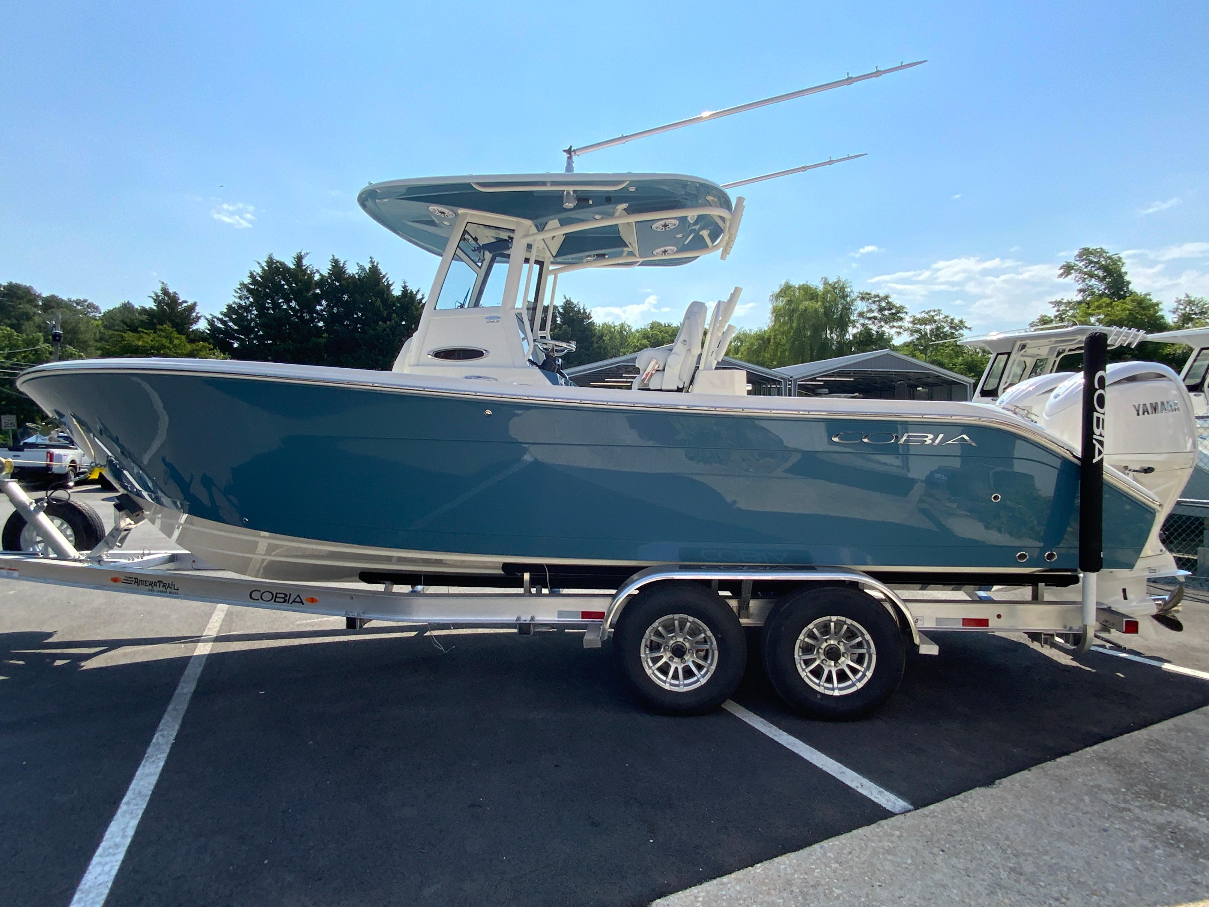 2025 Cobia 265 Center Console-8