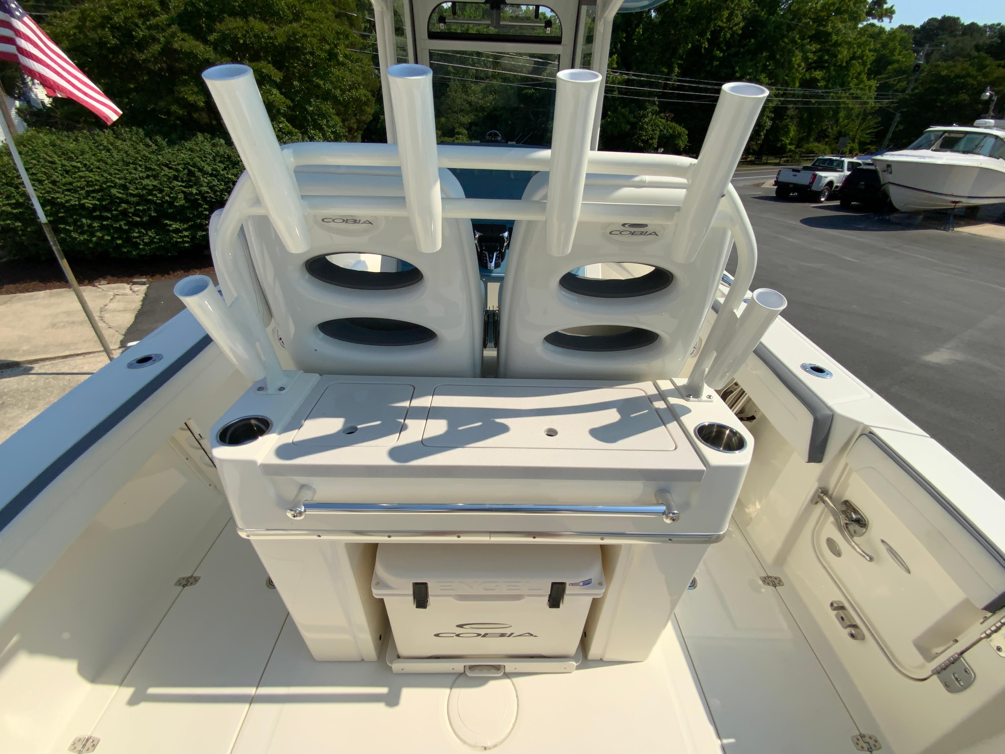 2025 Cobia 265 Center Console-14