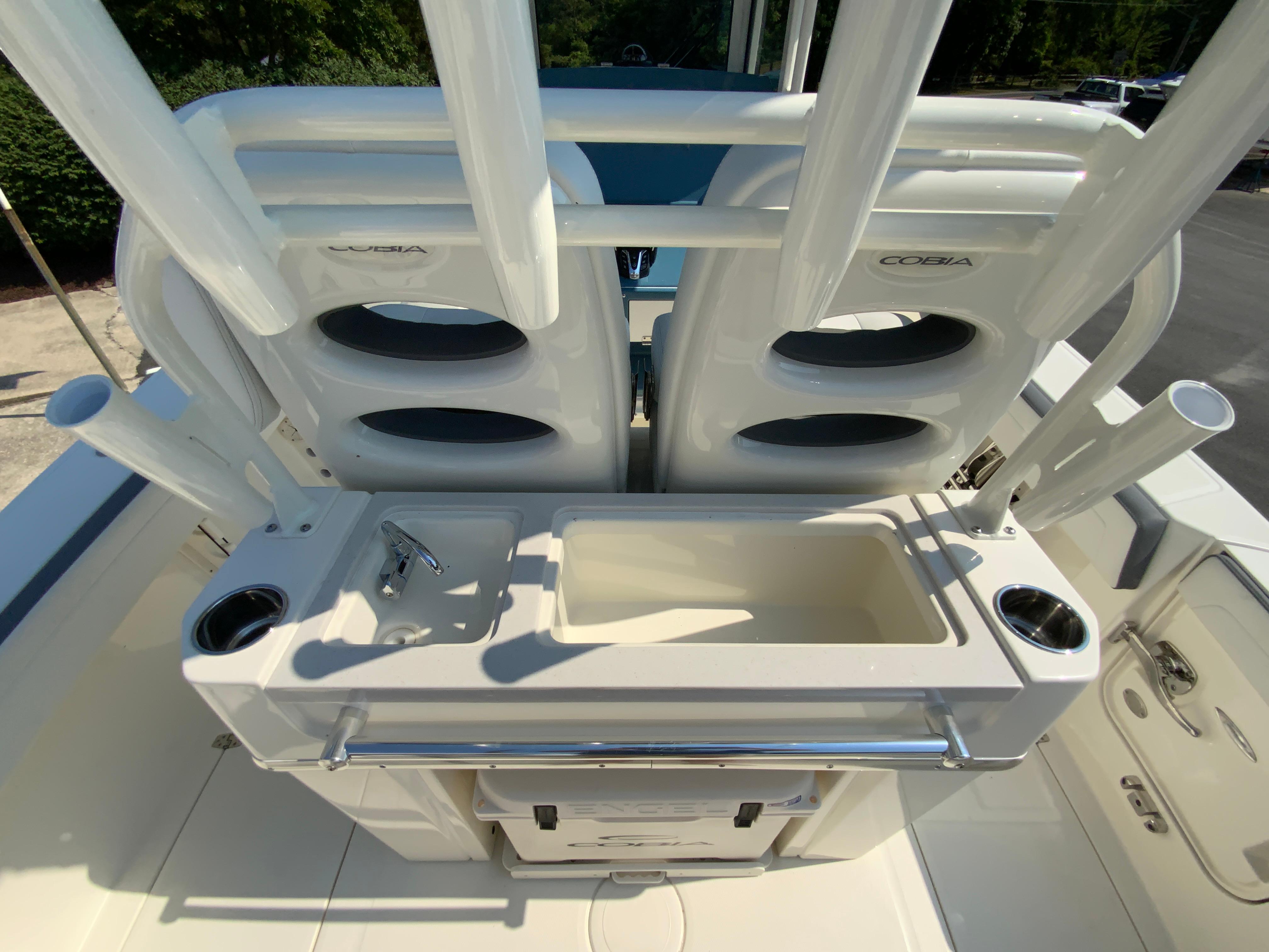 2025 Cobia 265 Center Console-15