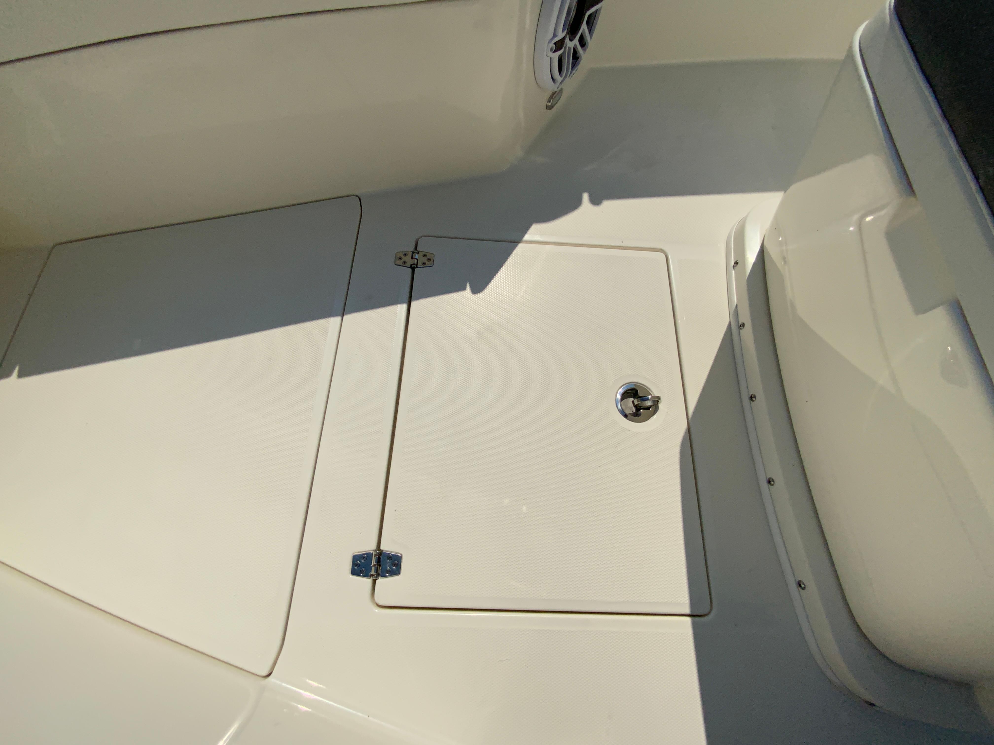 2025 Cobia 265 Center Console-18