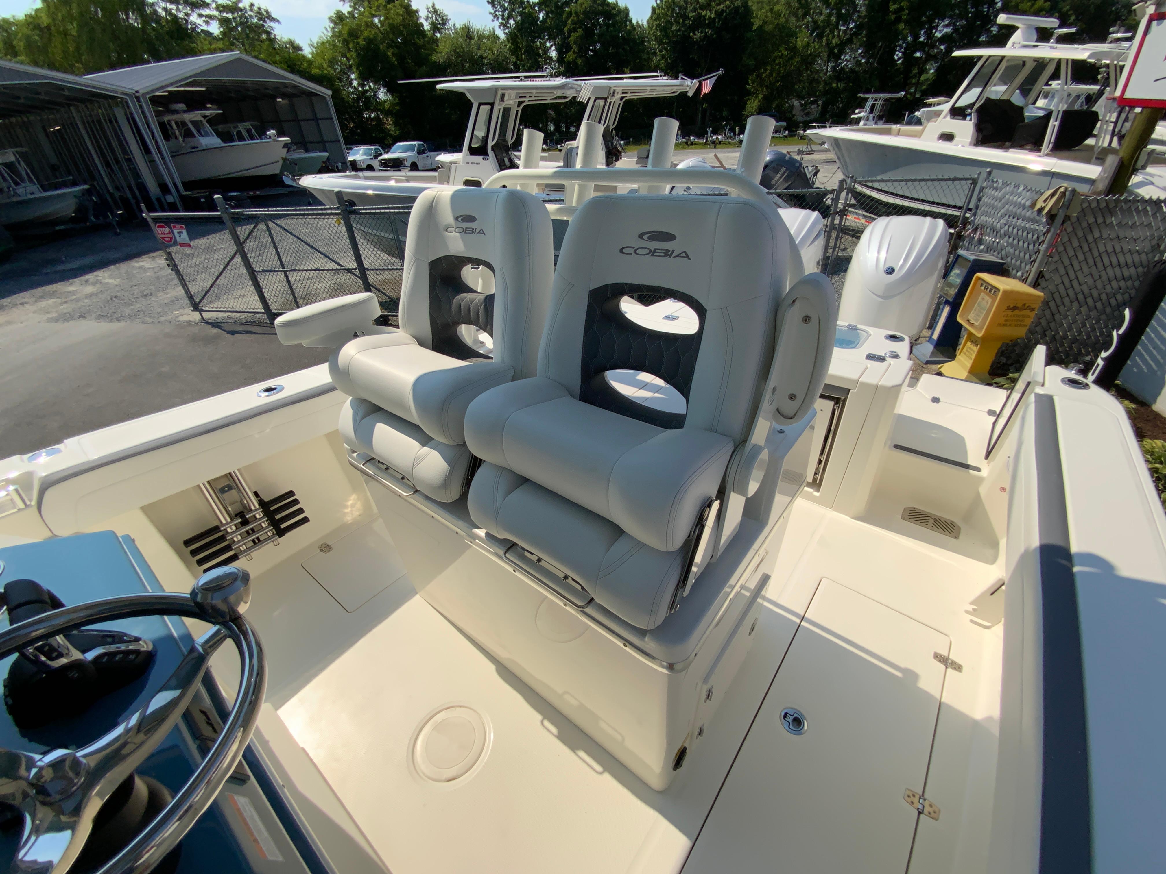 2025 Cobia 265 Center Console-30