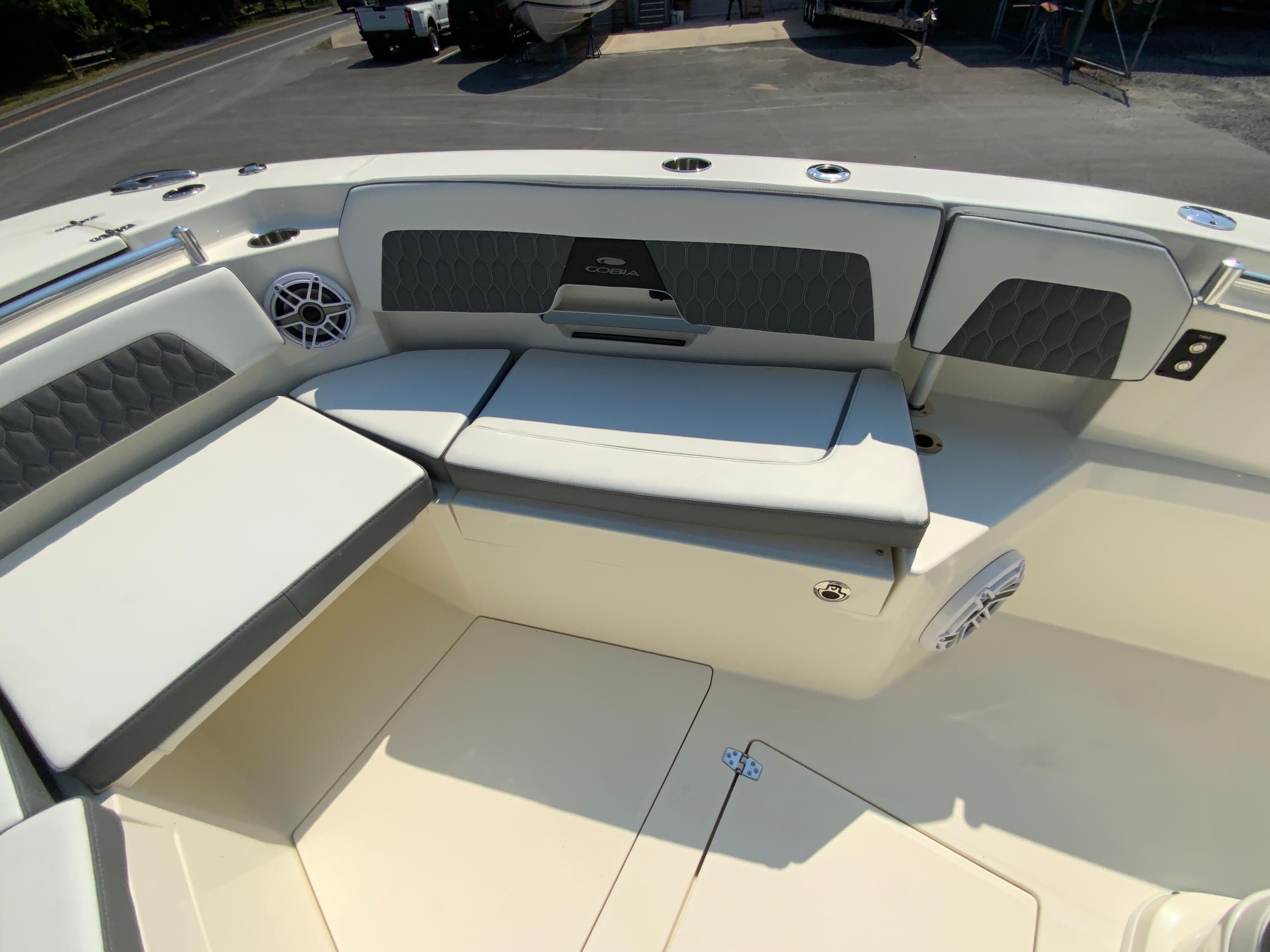 2025 Cobia 265 Center Console-38