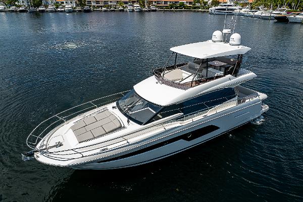 52' Prestige 520 Fly