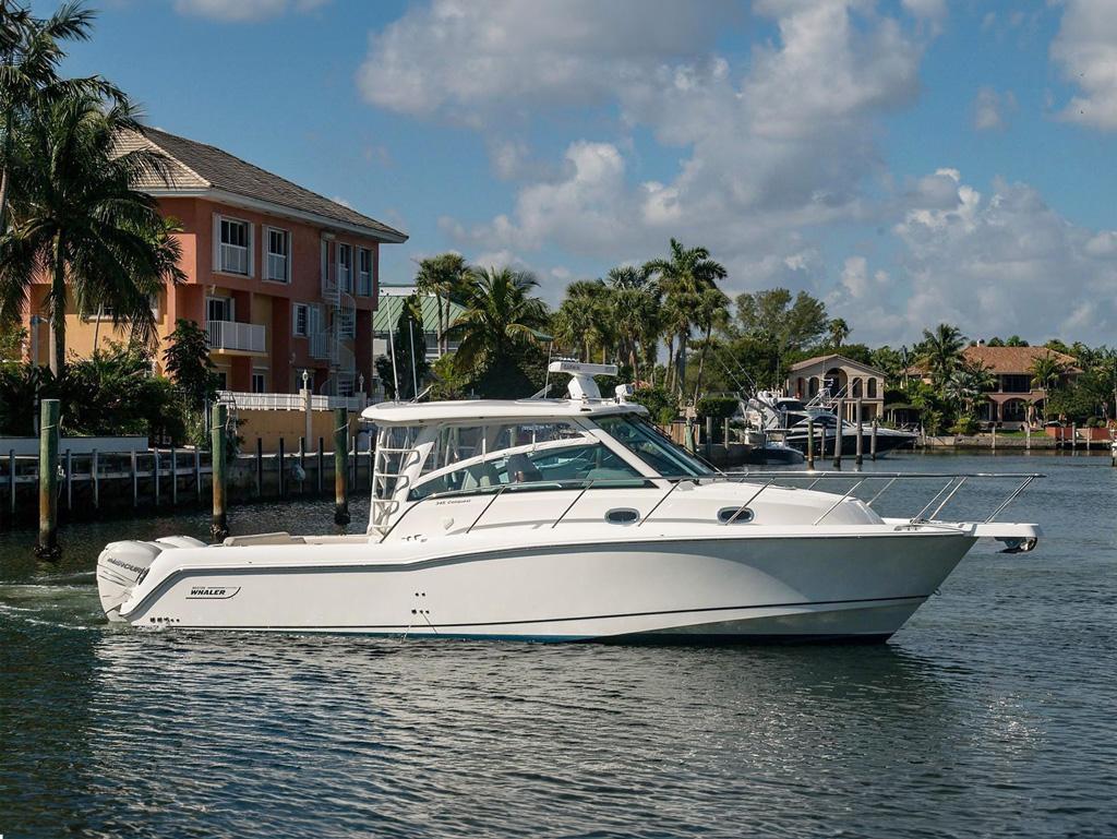 2017 Boston Whaler 345 conquest