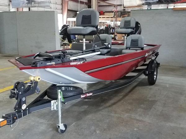 2021 Tracker Boats boat for sale, model of the boat is BASSCLSXL & Image # 1 of 6