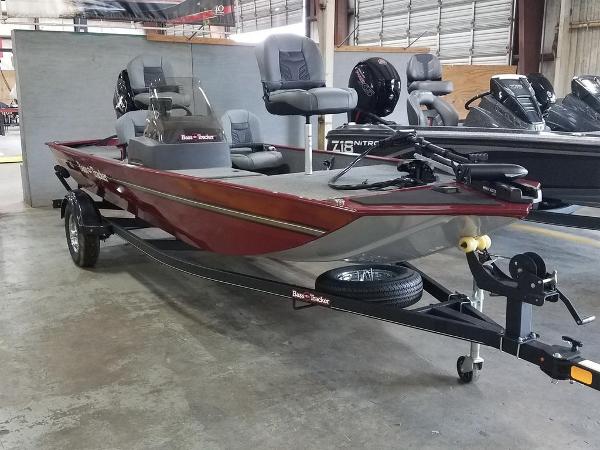 2021 Tracker Boats boat for sale, model of the boat is BASSCLSXL & Image # 6 of 6
