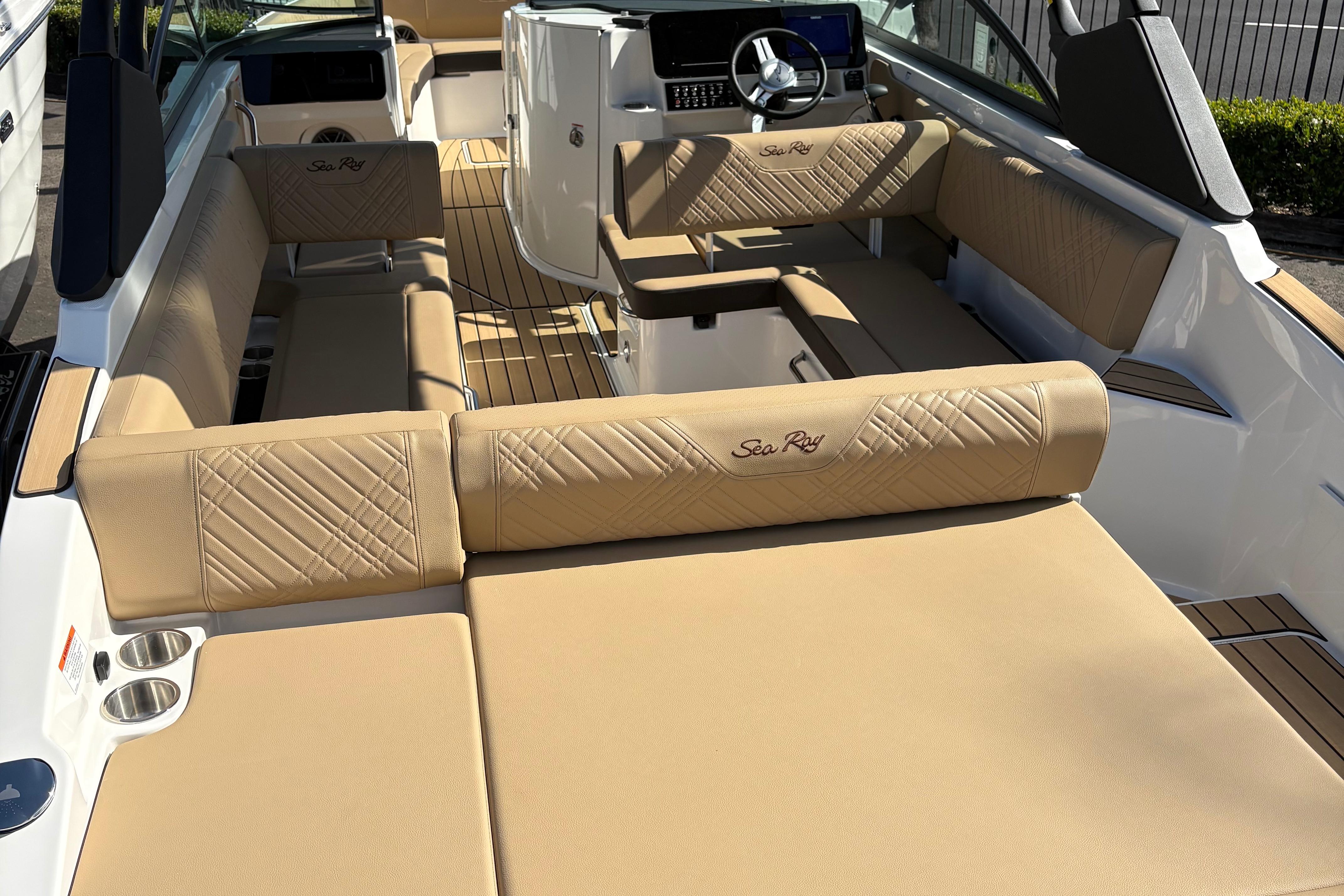 2025 Sea Ray SDX 270 Outboard #S1986D inventory image at Sun Country Marine Group, Newport Beach 2025 Sea Ray SDX 270 Outboard #S1986D inventory image at Sun Country Marine Group, Newport Beach