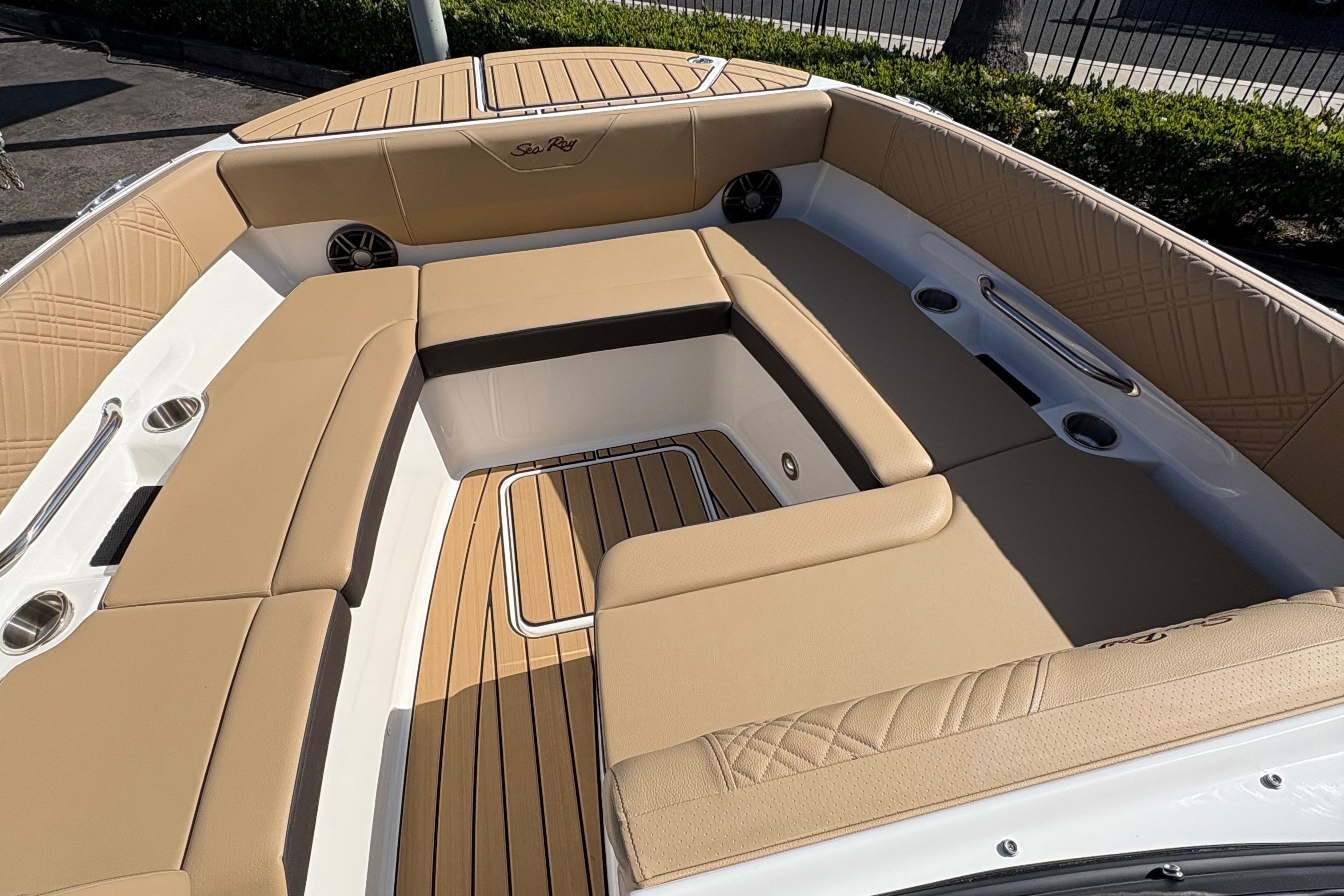 2025 Sea Ray SDX 270 Outboard #S1986D inventory image at Sun Country Marine Group, Newport Beach 2025 Sea Ray SDX 270 Outboard #S1986D inventory image at Sun Country Marine Group, Newport Beach