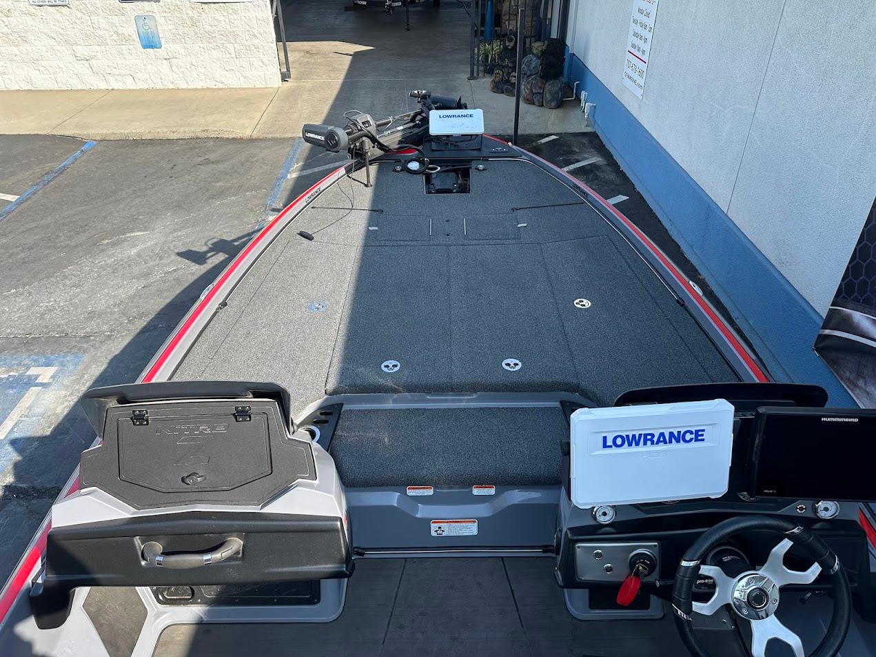 2023 Nitro Z21 XL Pro boat interior with Lowrance electronics and steering wheel.