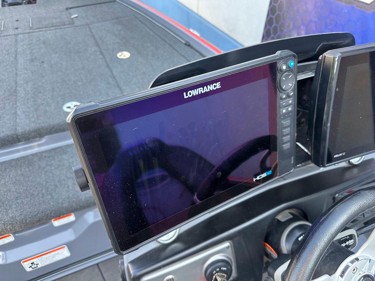 2023 Nitro Z21 XL Pro boat with Lowrance fishfinder display.