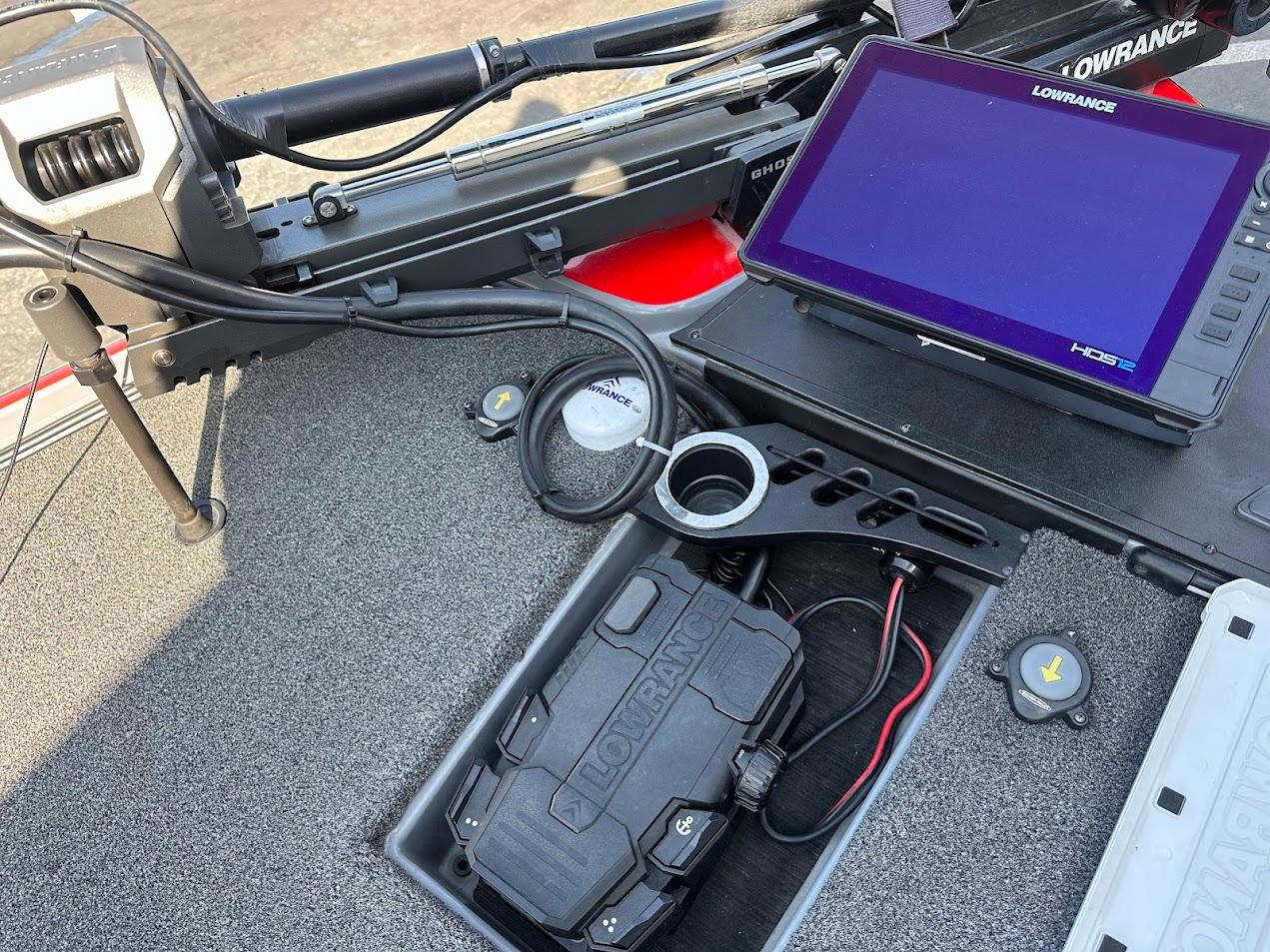 2023 Nitro Z21 XL Pro boat dashboard with Lowrance HDS display and control panel.