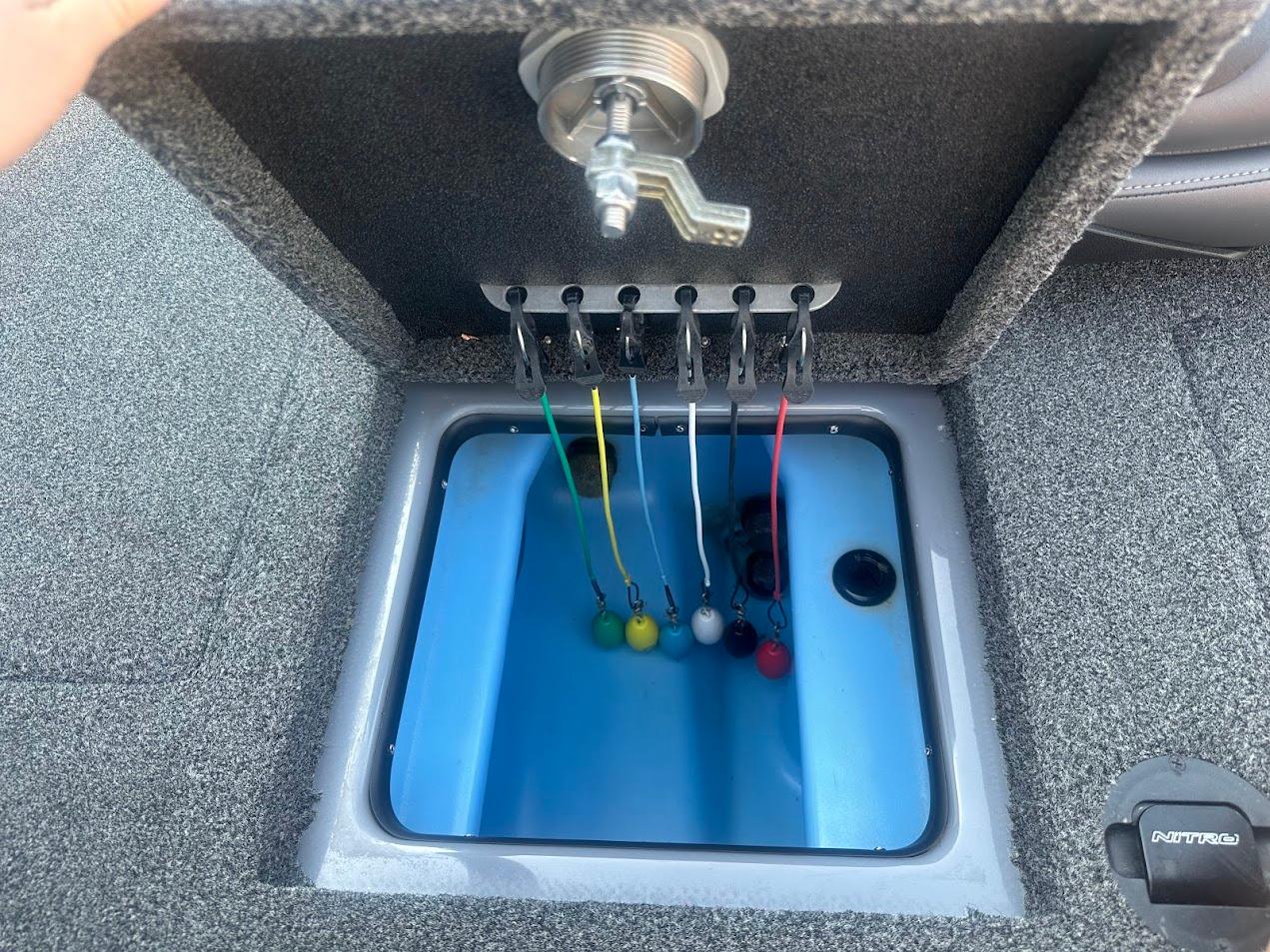 2023 Nitro Z21 XL Pro livewell with aeration system and colored tubing.
