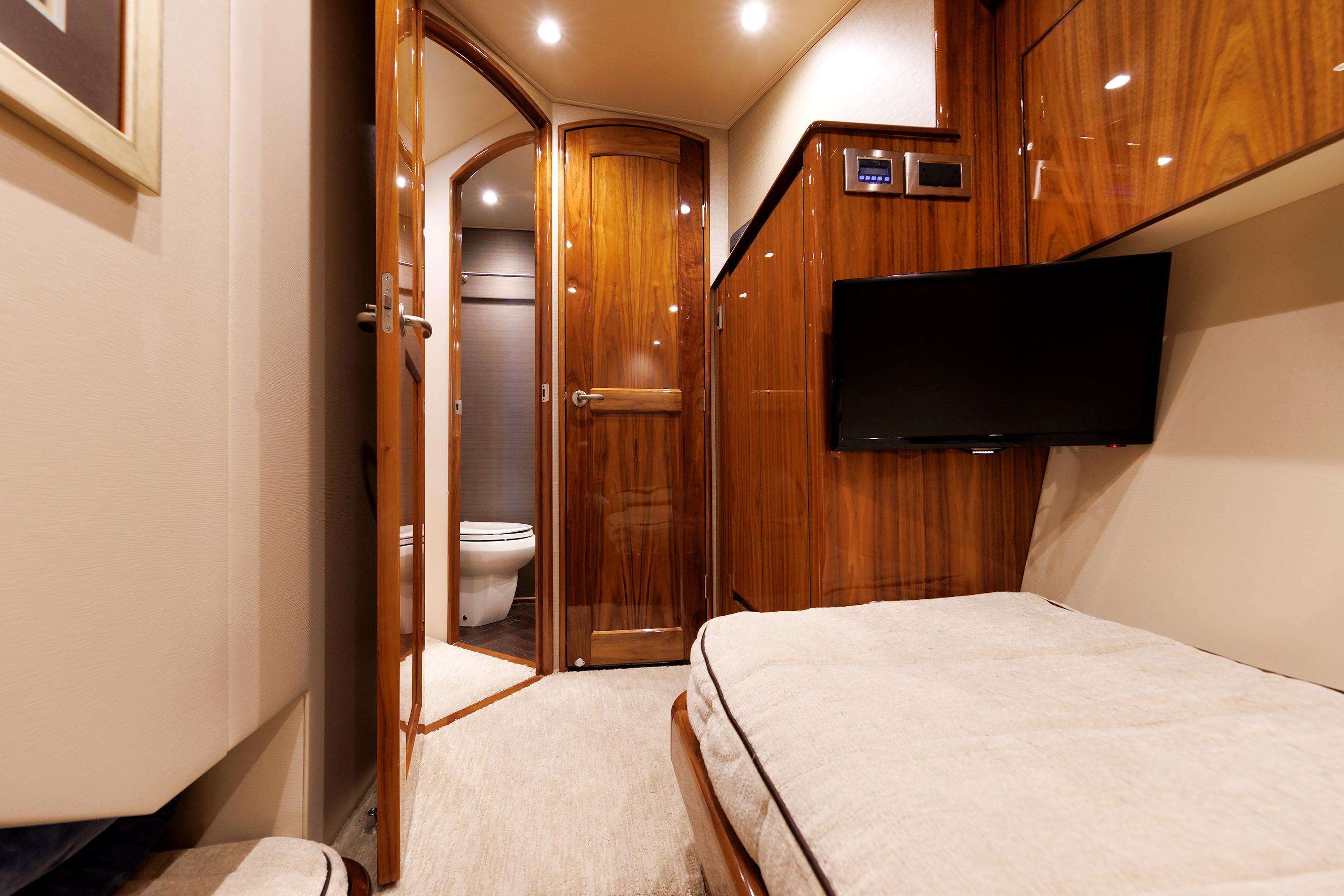 Viking 62 PATRIOT - Guest Side By Side Beds & TV