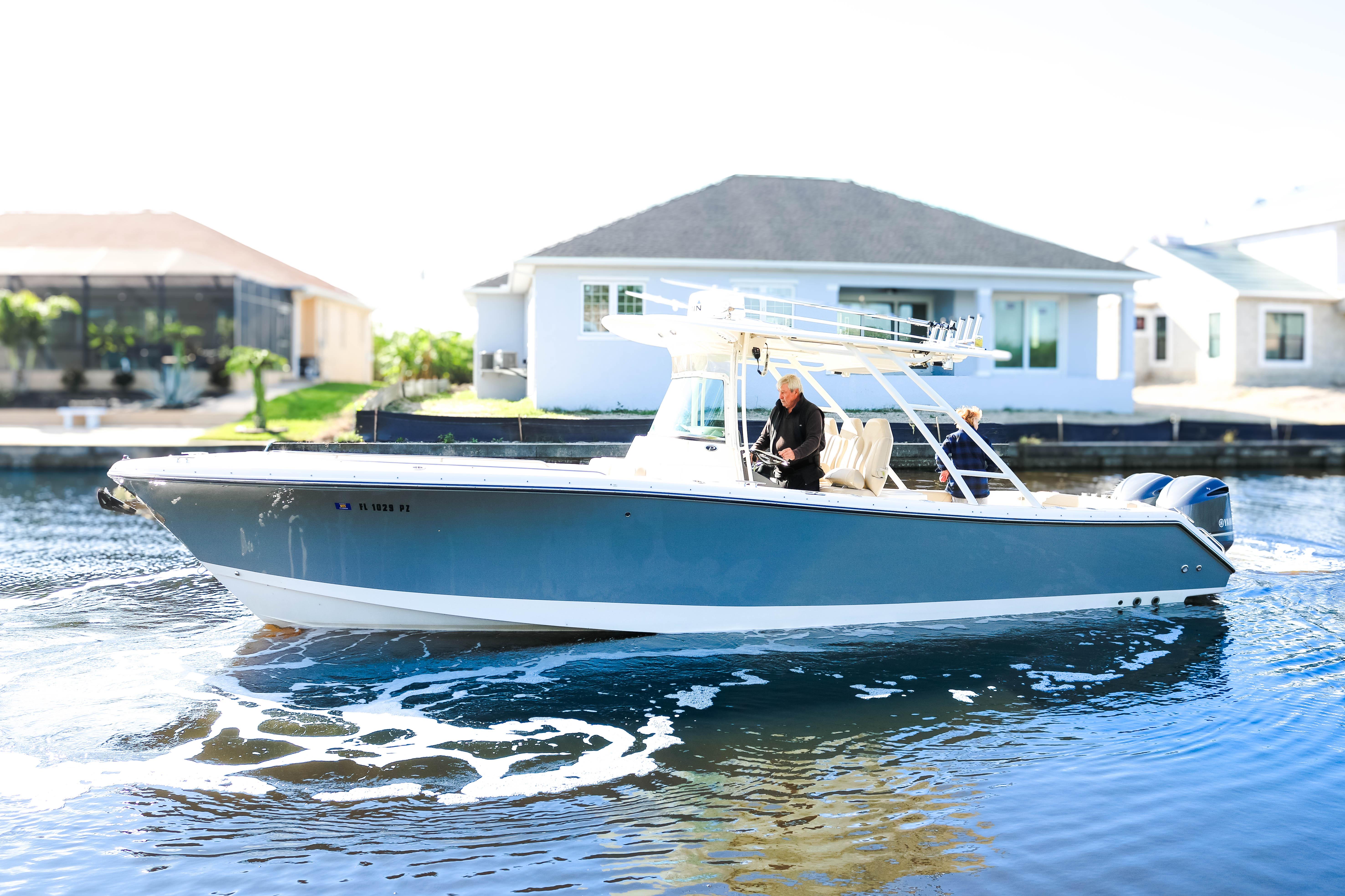 2015 Pursuit - Exterior profile on the water