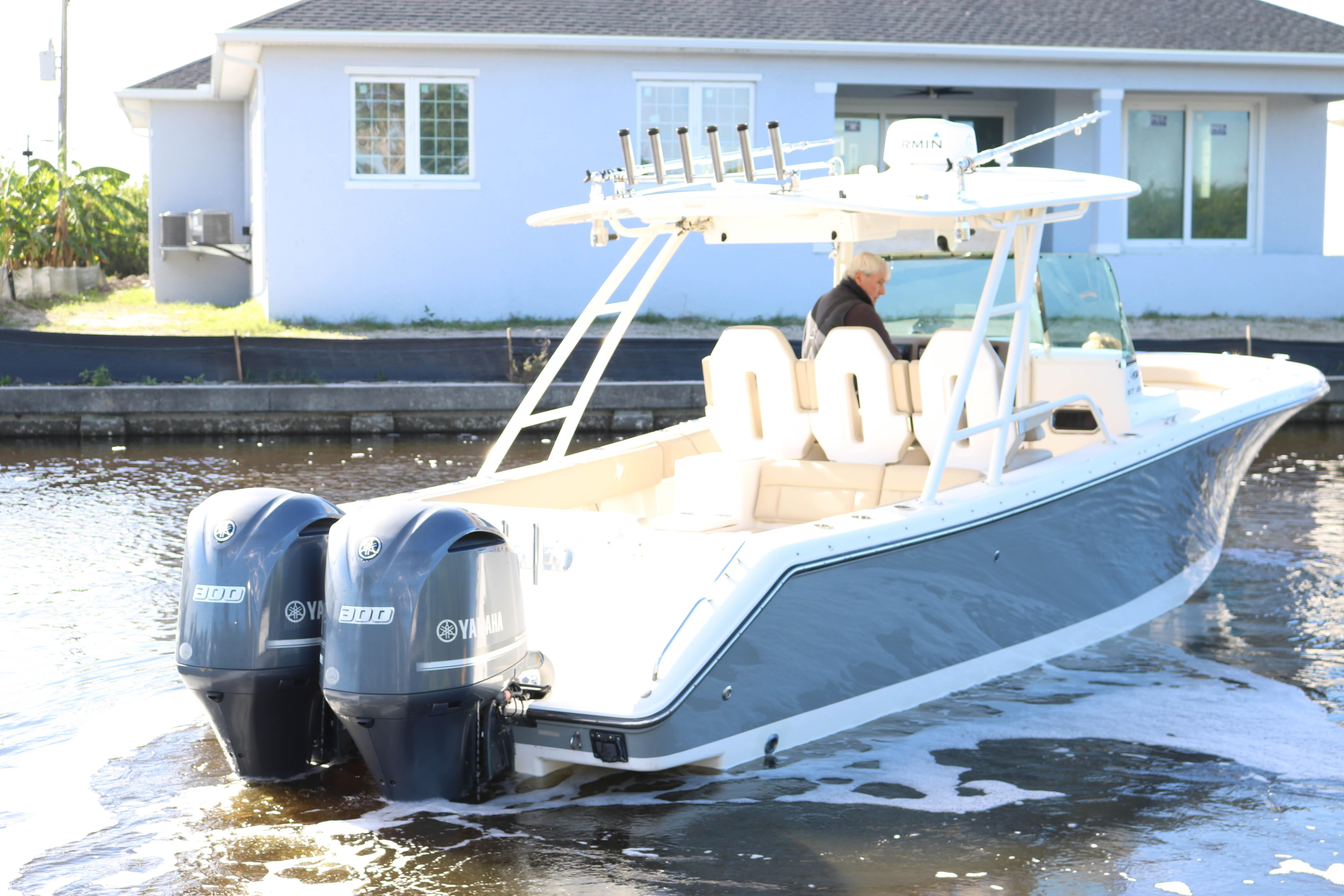 2015 Pursuit - Exterior profile on the water