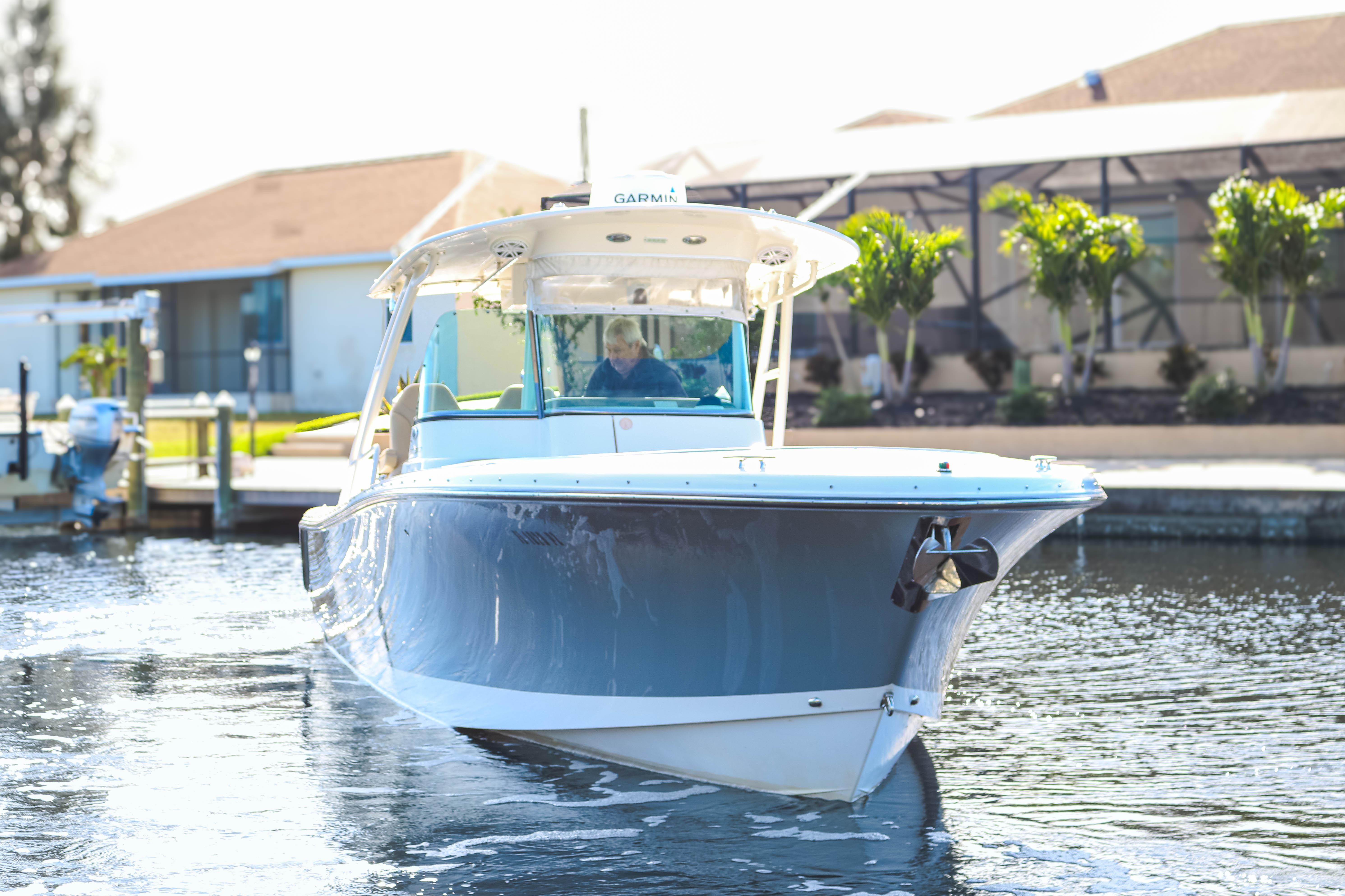 2015 Pursuit - Exterior profile on the water