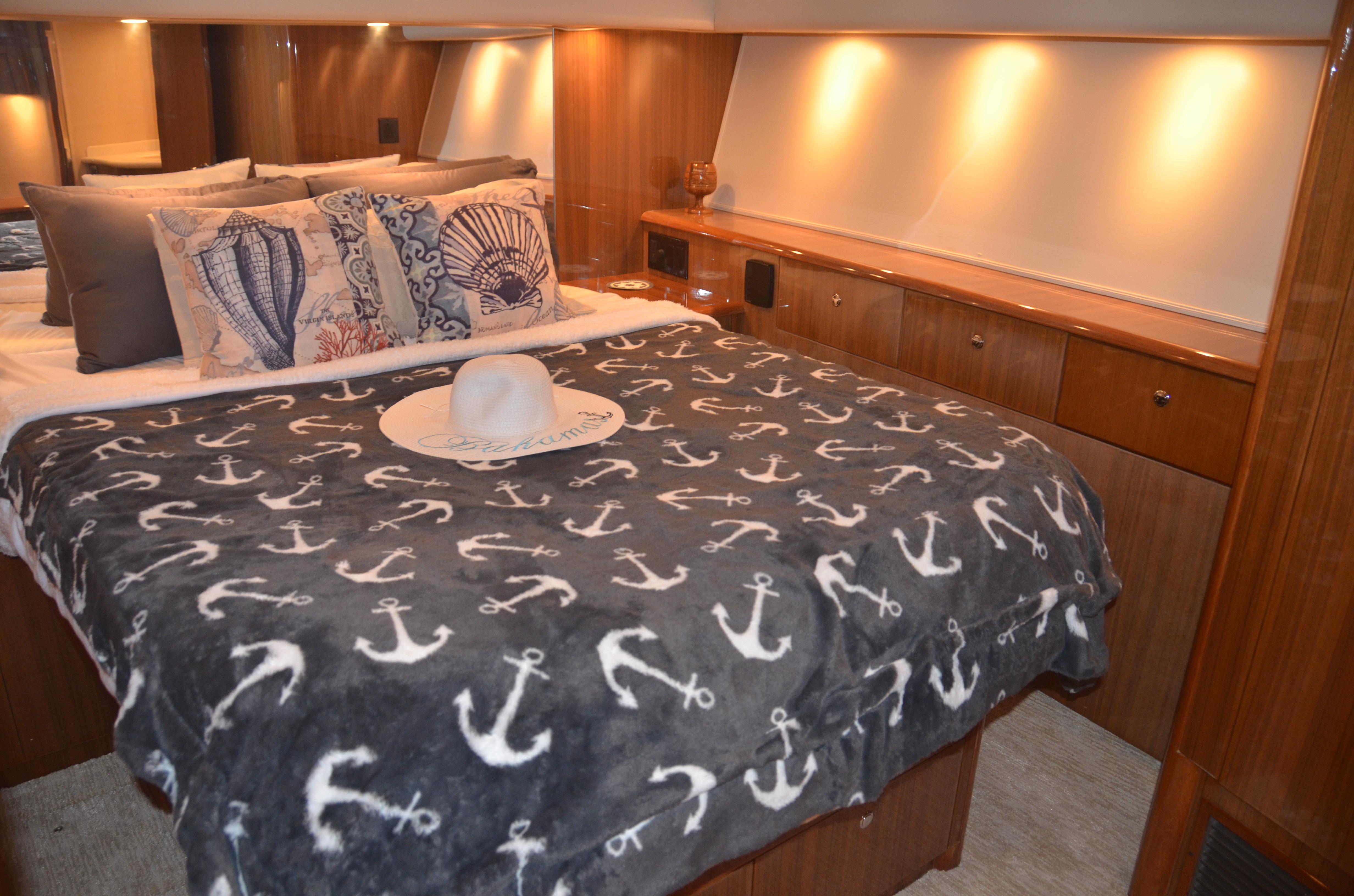 2006 Viking 52 The Brigg-Master Stateroom