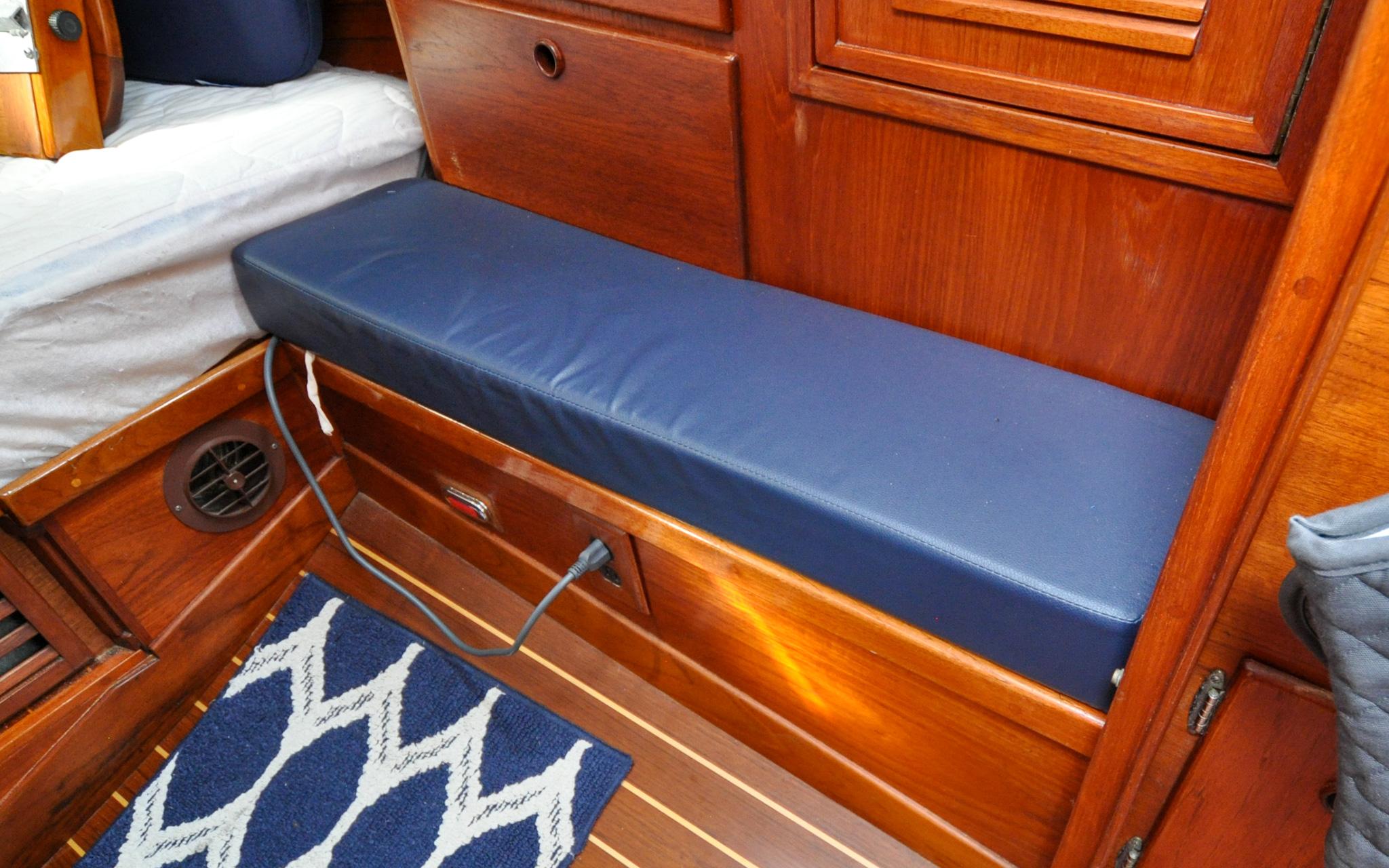 Milady Yacht Photos Pics Sabre 42 - Milady - Aft Cabin - Settee