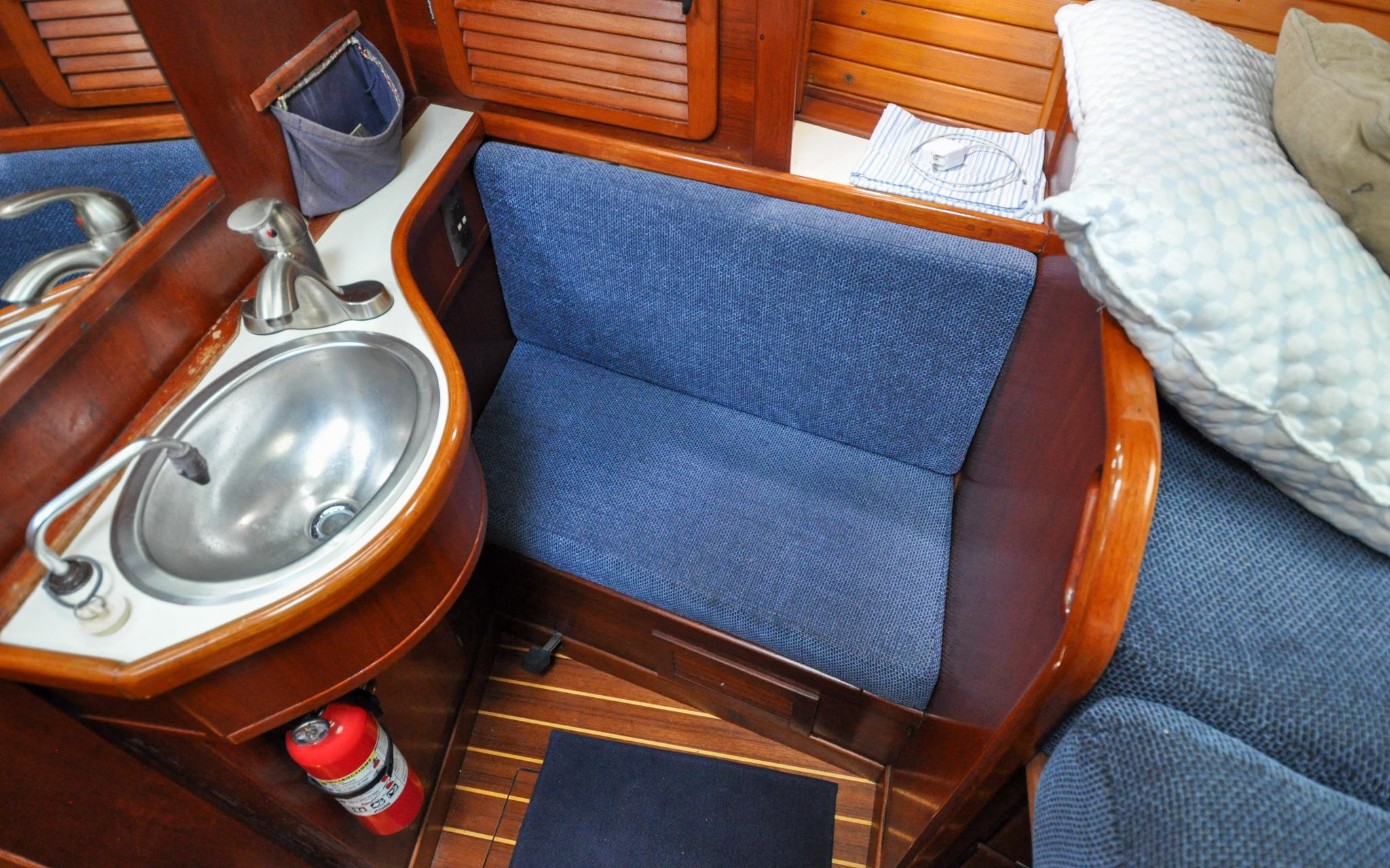 Milady Yacht Photos Pics Sabre 42 - Milady - Forward Cabin - Settee