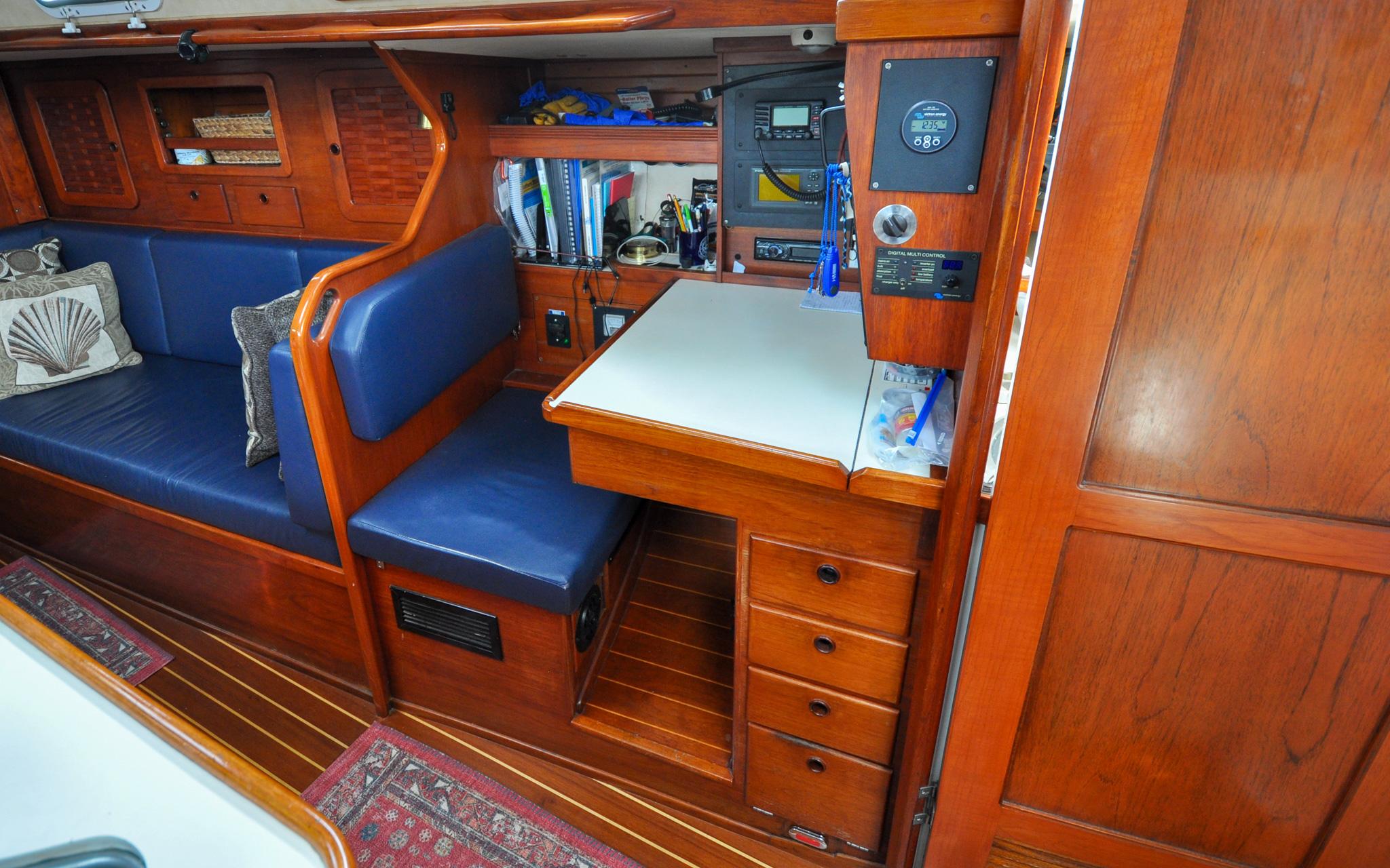 Milady Yacht Photos Pics Sabre 42 - Milady - Navigation Station