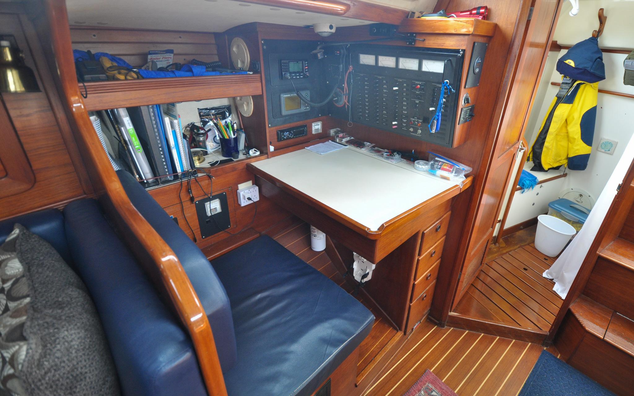 Milady Yacht Photos Pics Sabre 42 - Milady - Navigation Station