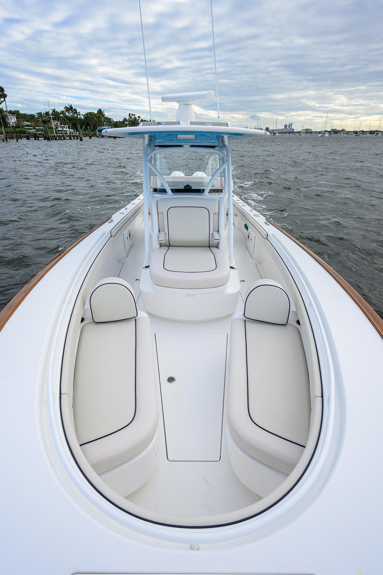 Valhalla 33 Wave Chaser - Exterior Bow