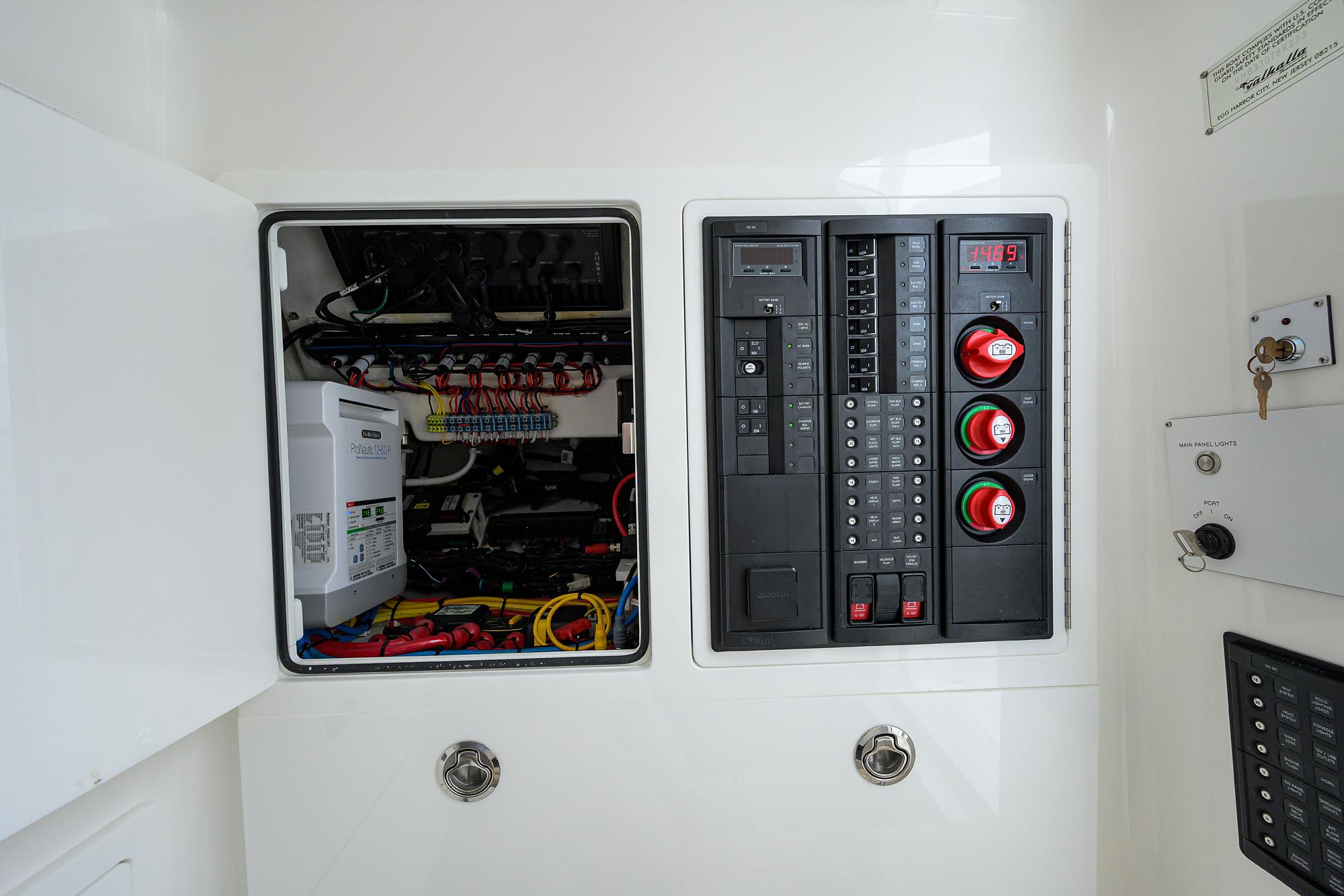 Valhalla 33 Wave Chaser - Electrical Panel