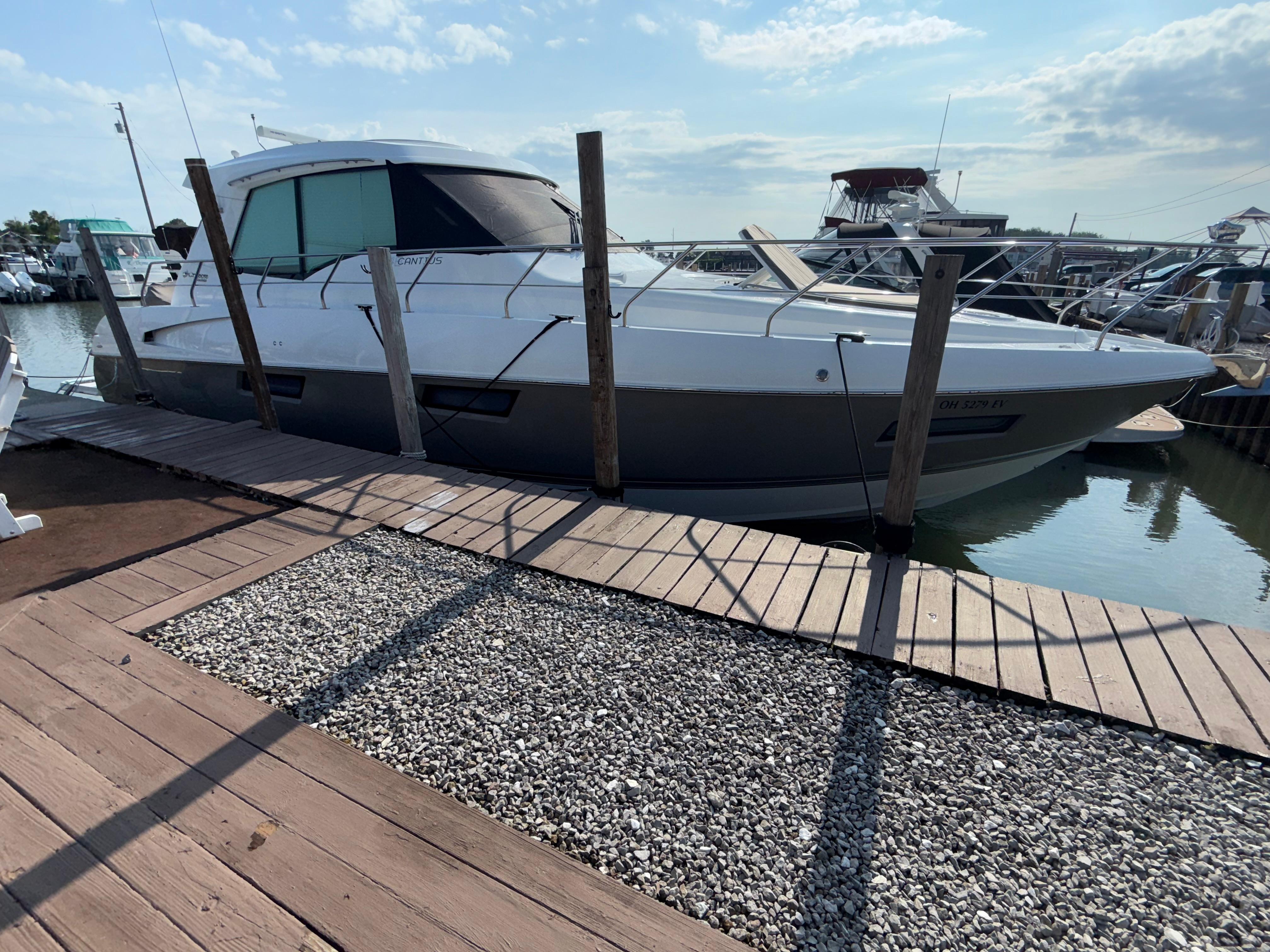 2011-cruisers-yachts-48-cantius-power-9849824-983725625-0-230620252027-1