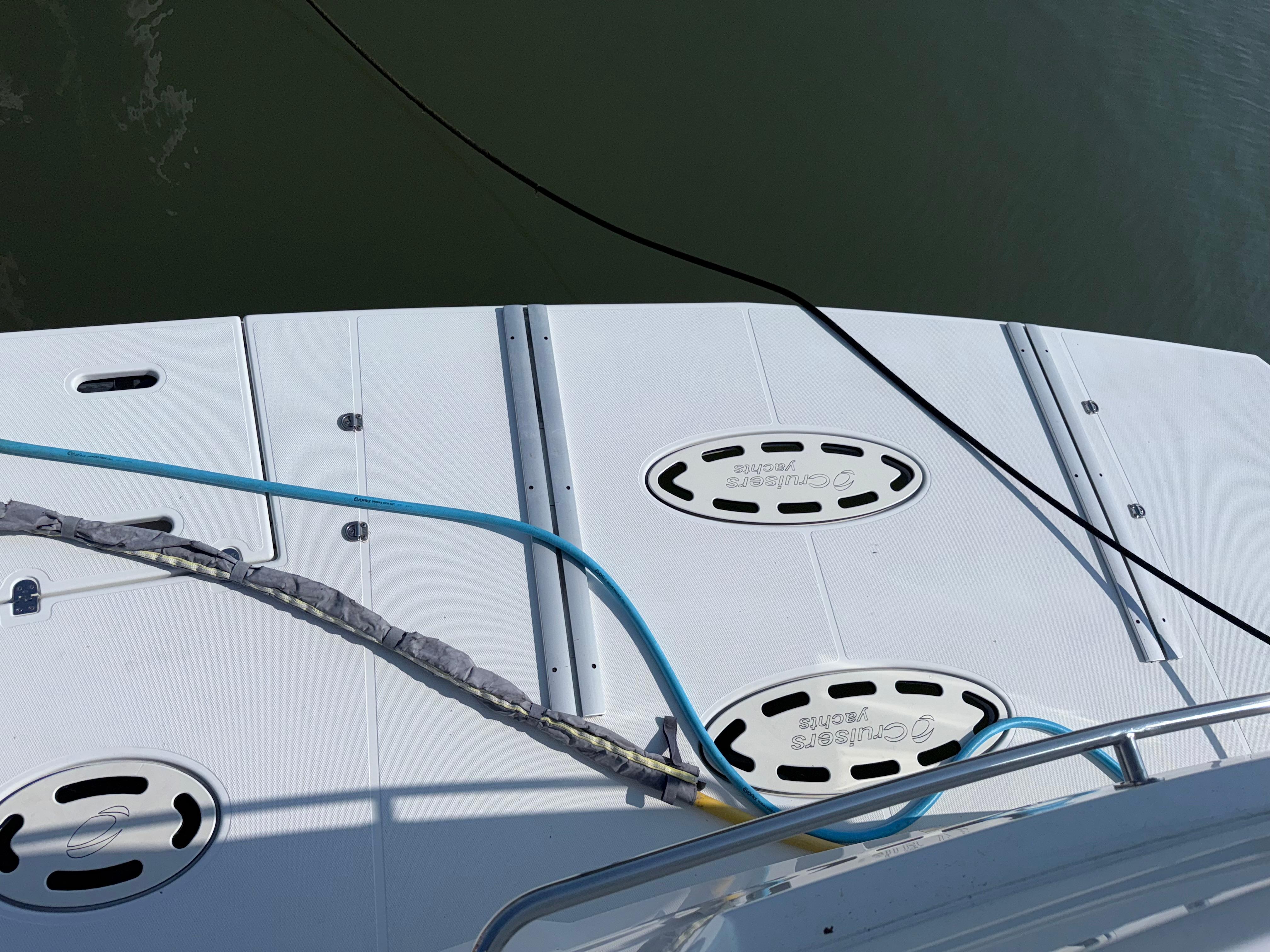 2011-cruisers-yachts-48-cantius-power-9849824-983725628-0-230620252027-4