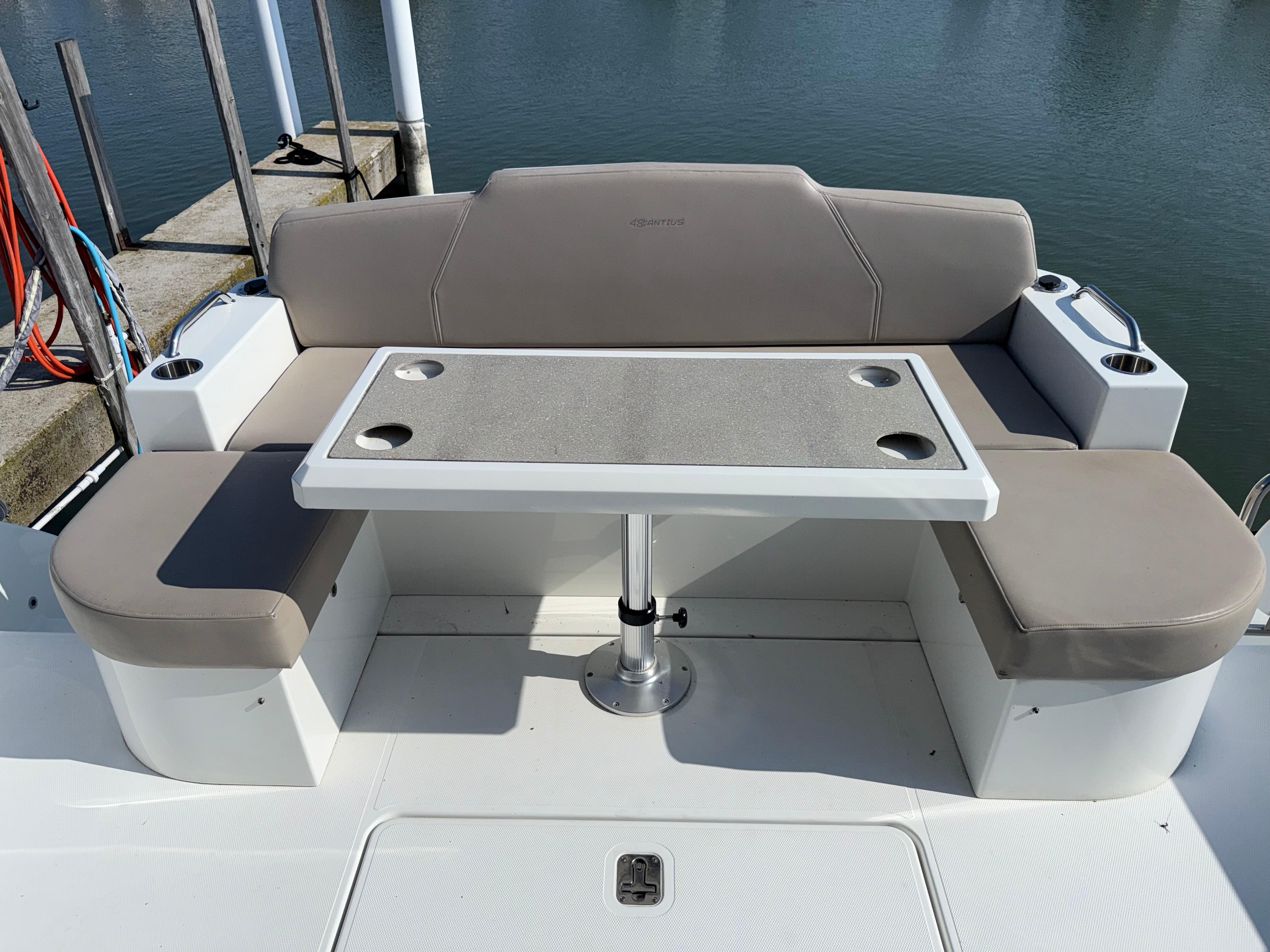 2011-cruisers-yachts-48-cantius-power-9849824-983725630-0-230620252027-6