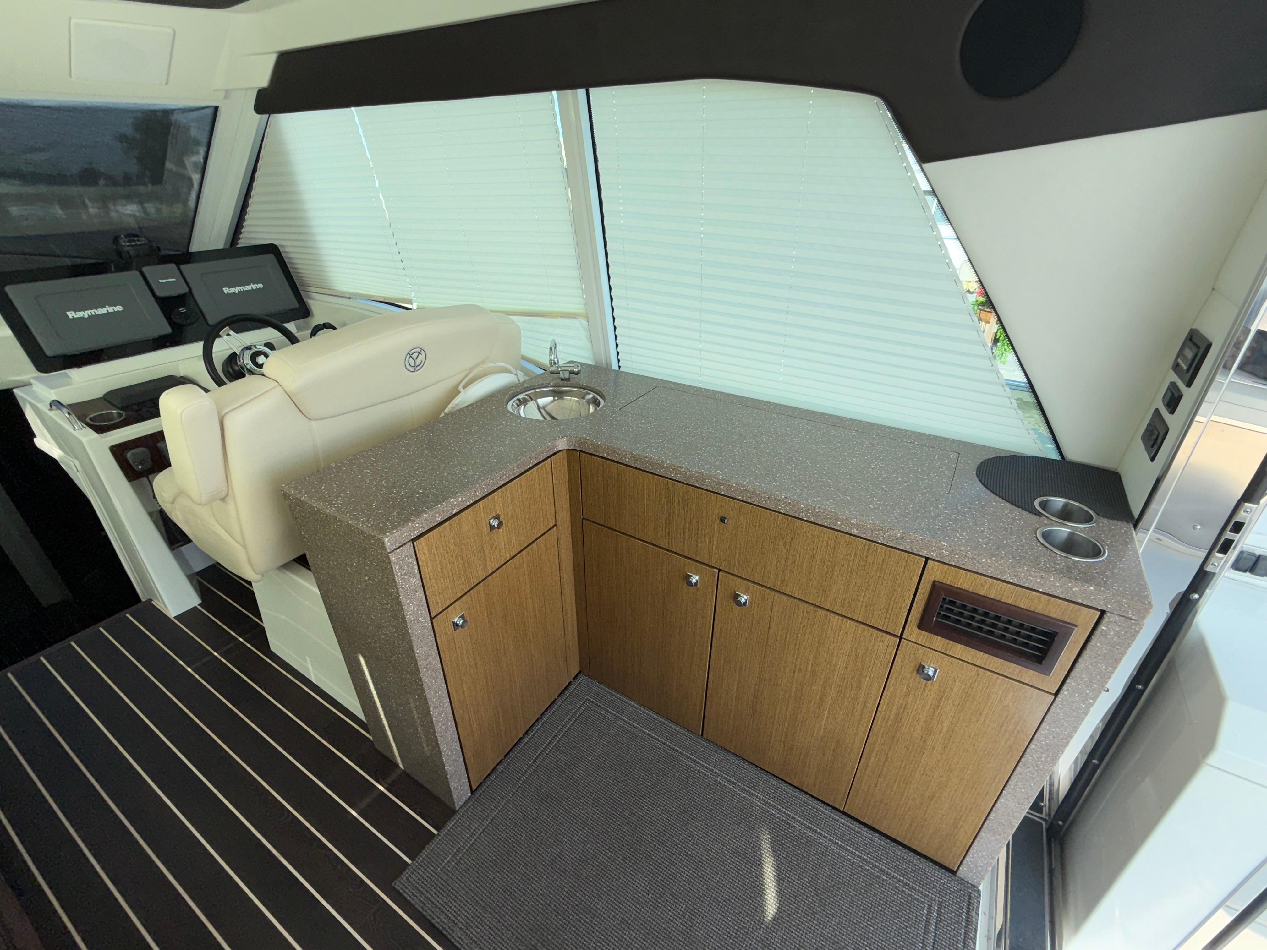 2011-cruisers-yachts-48-cantius-power-9849824-983725634-0-230620252027-10