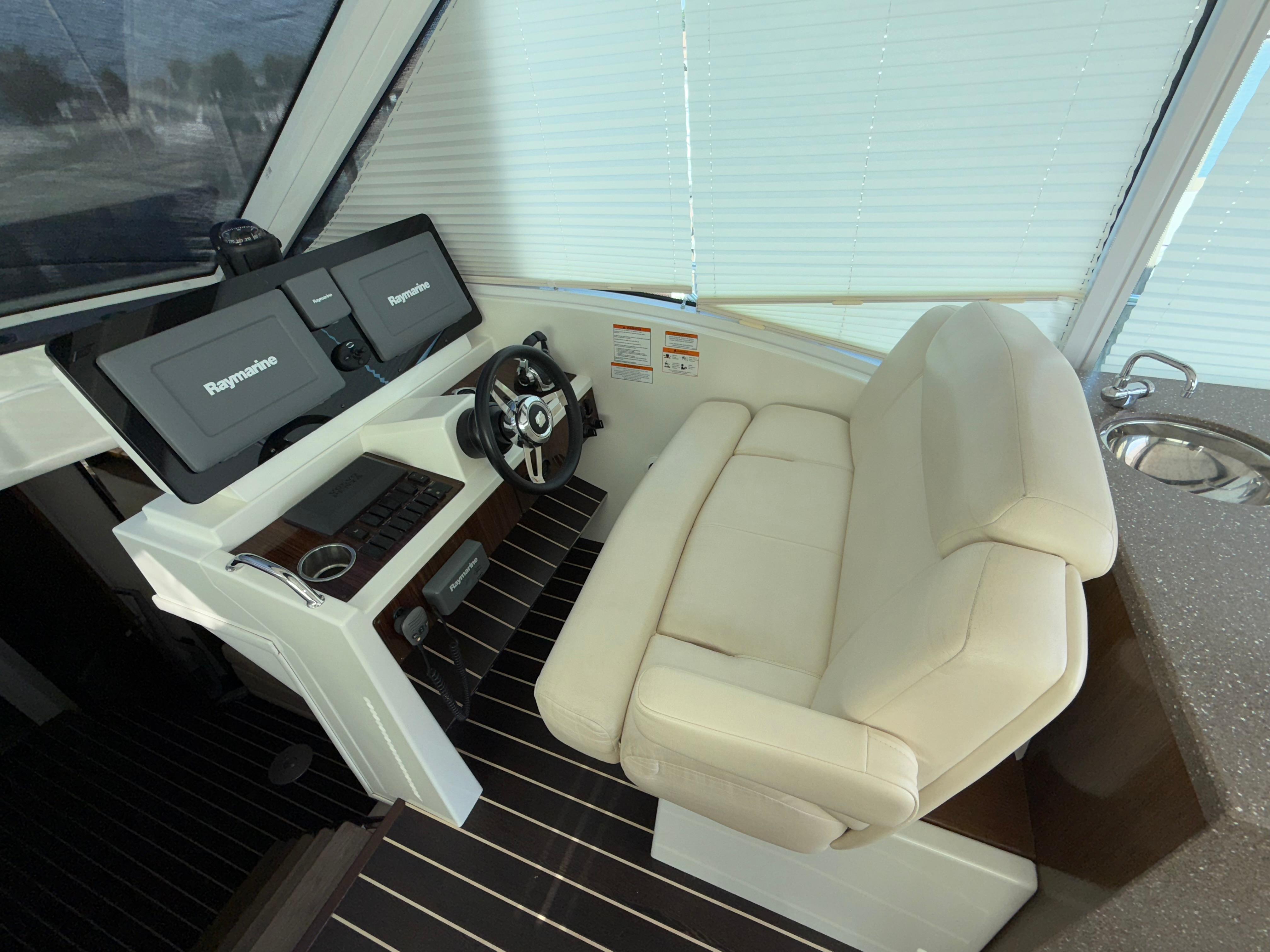 2011-cruisers-yachts-48-cantius-power-9849824-983725636-0-230620252027-12