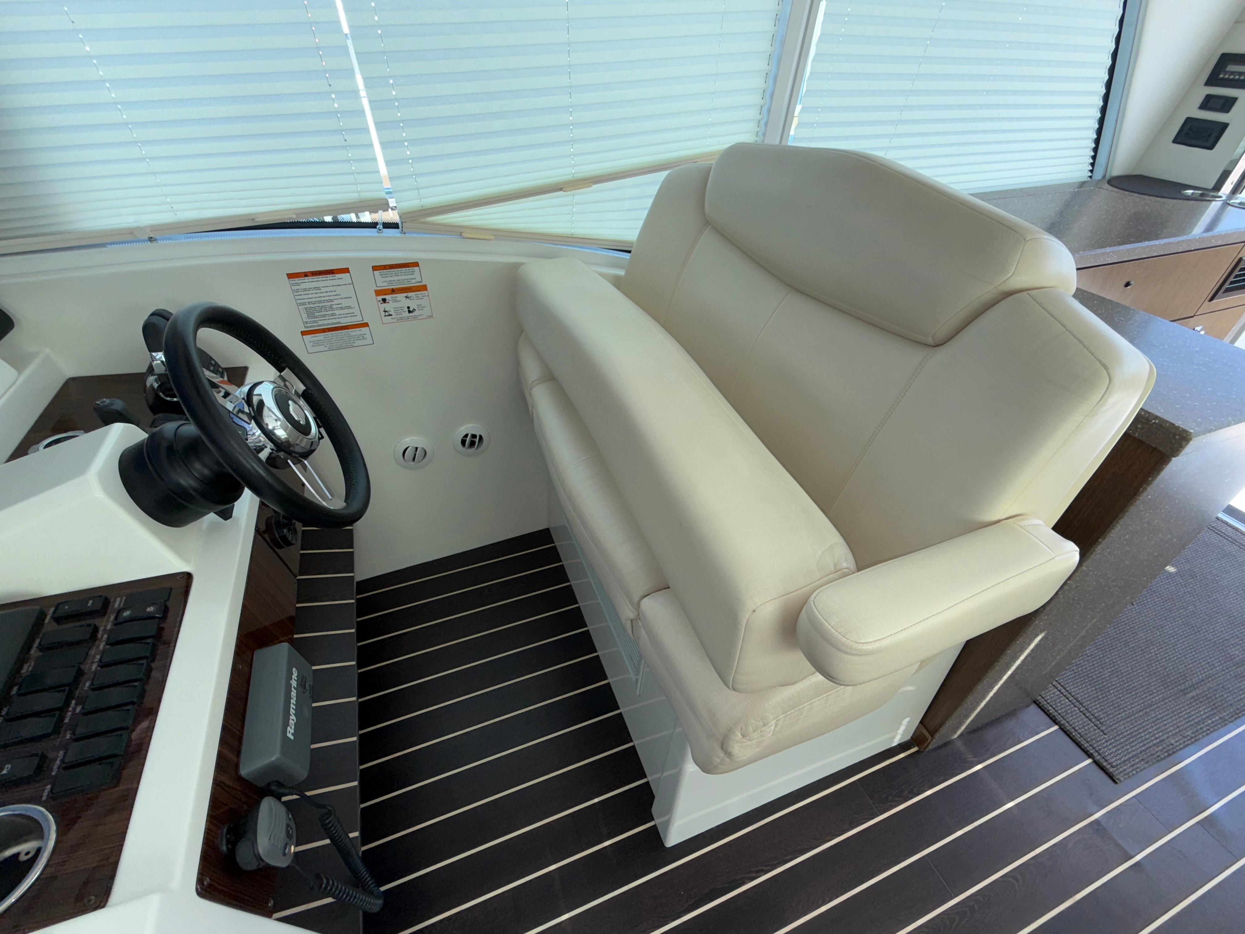 2011-cruisers-yachts-48-cantius-power-9849824-983725637-0-230620252027-13