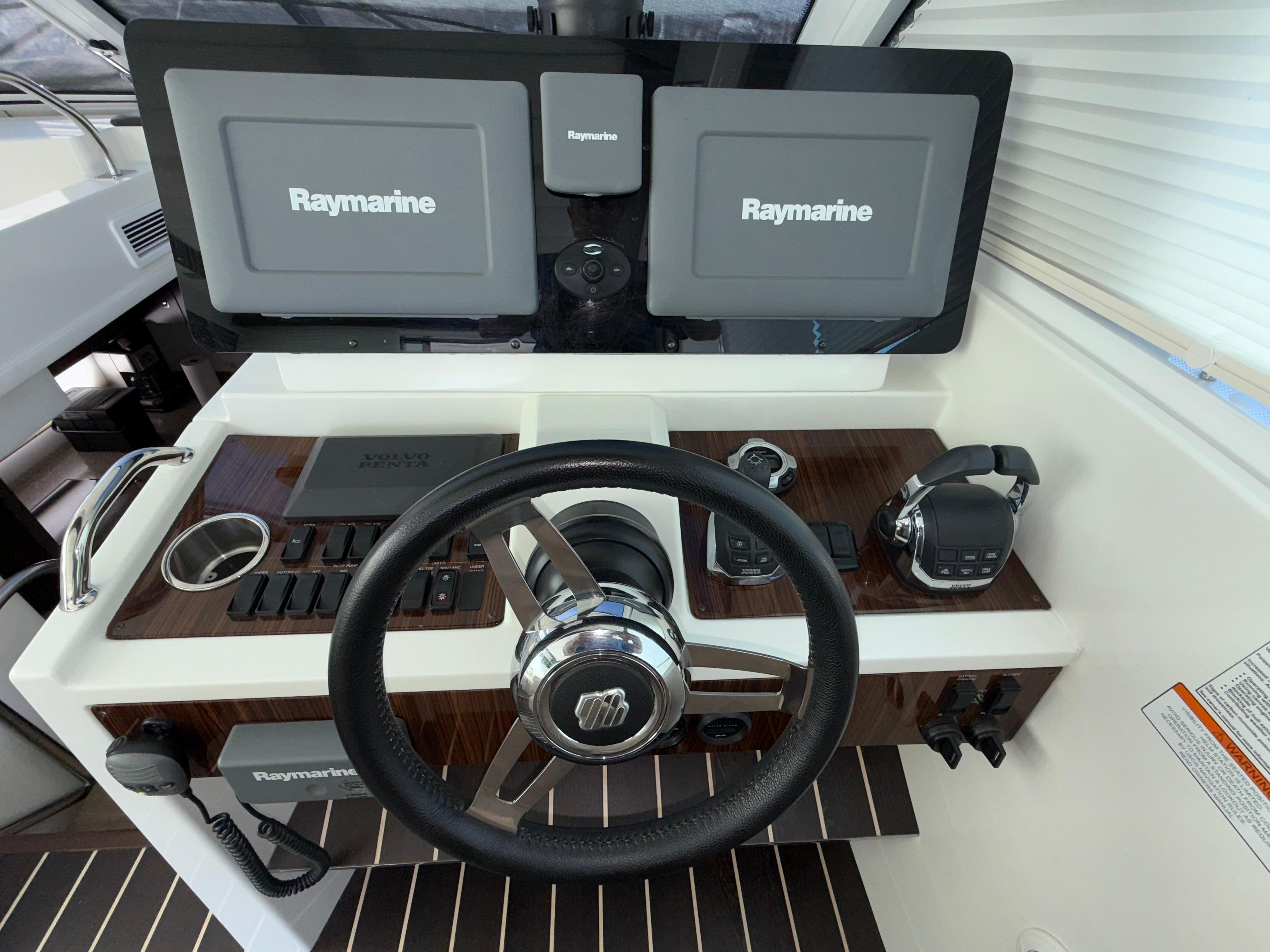 2011-cruisers-yachts-48-cantius-power-9849824-983725639-0-230620252028-15